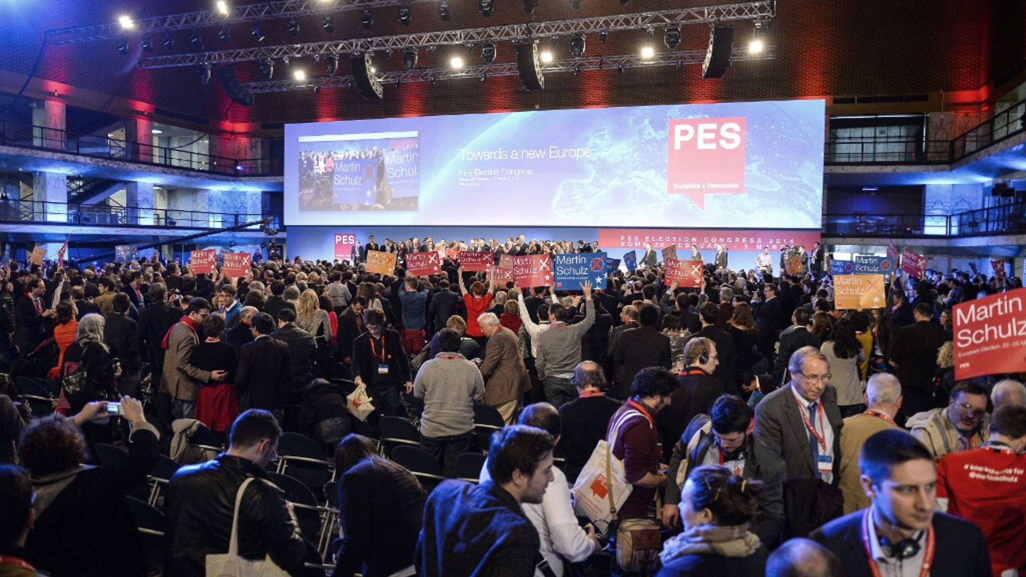 Il Pse lancia il suo manifesto: difesa comune europea e sostegno a Kiev