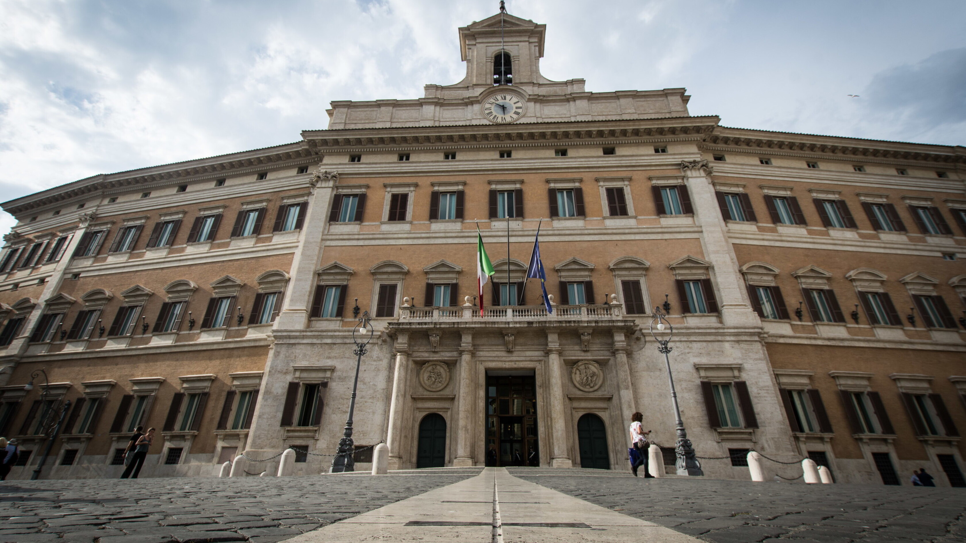 Cantone e Melillo in commissione Antimafia per il caso dossieraggio. Urso: "Deciderò se farlo anche io"