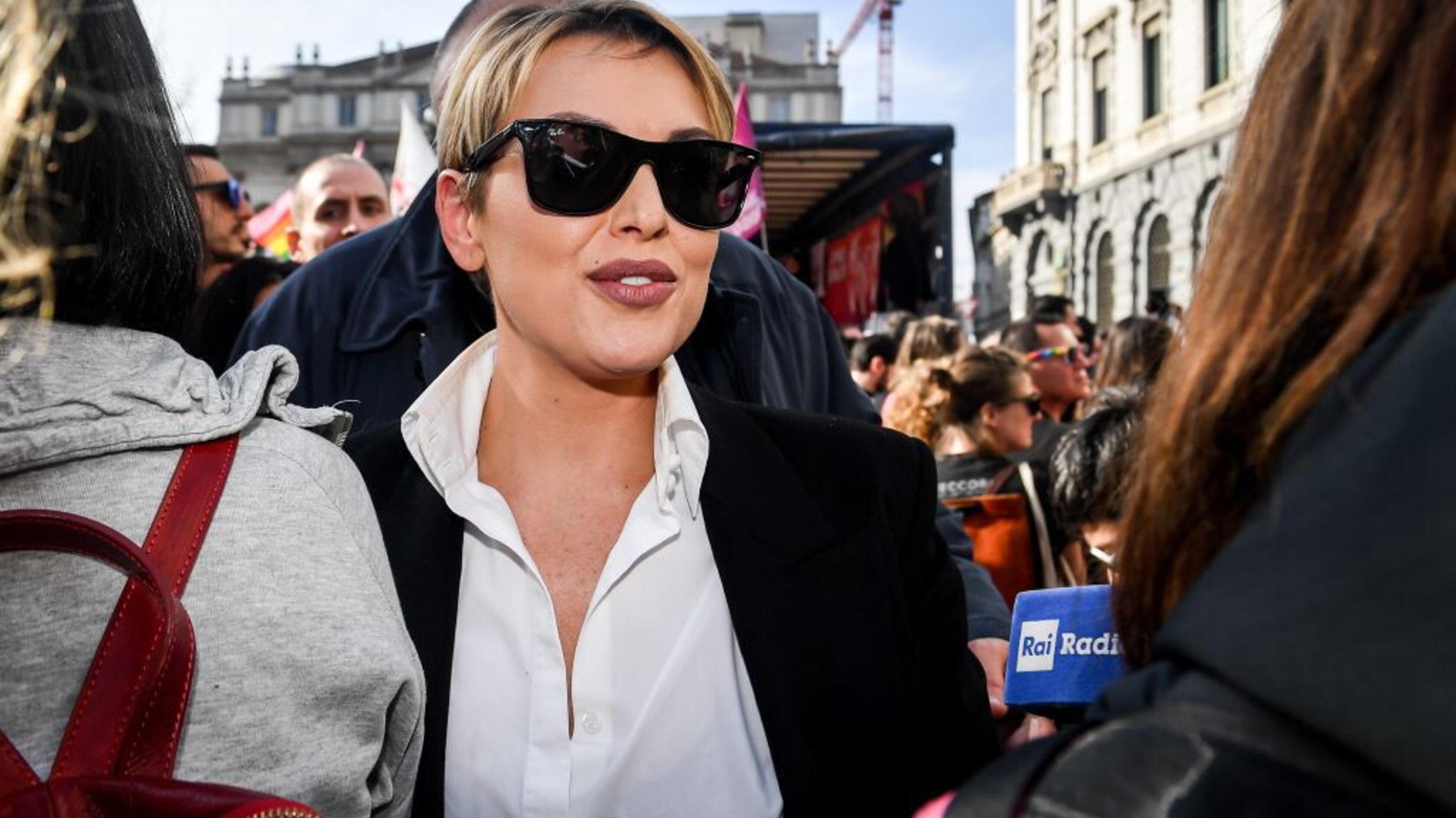 Francesca Pascale in prima fila alla Leopolda. "Qui per affetto verso Renzi"