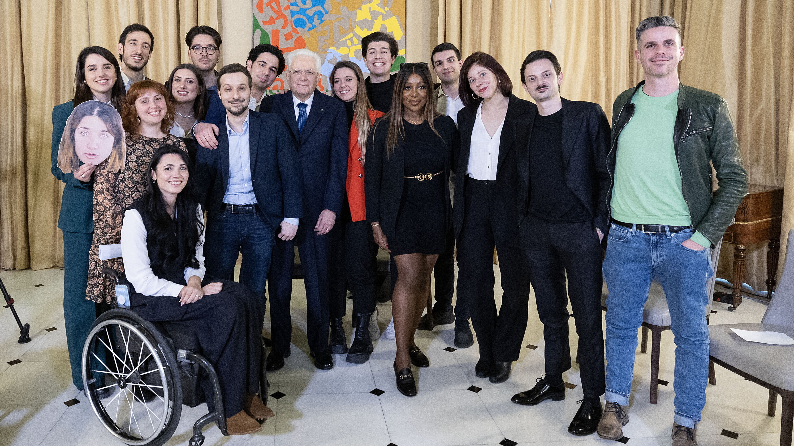 Mattarella ai giovani youtuber: "La Costituzione è duttile e fatta con saggezza"  