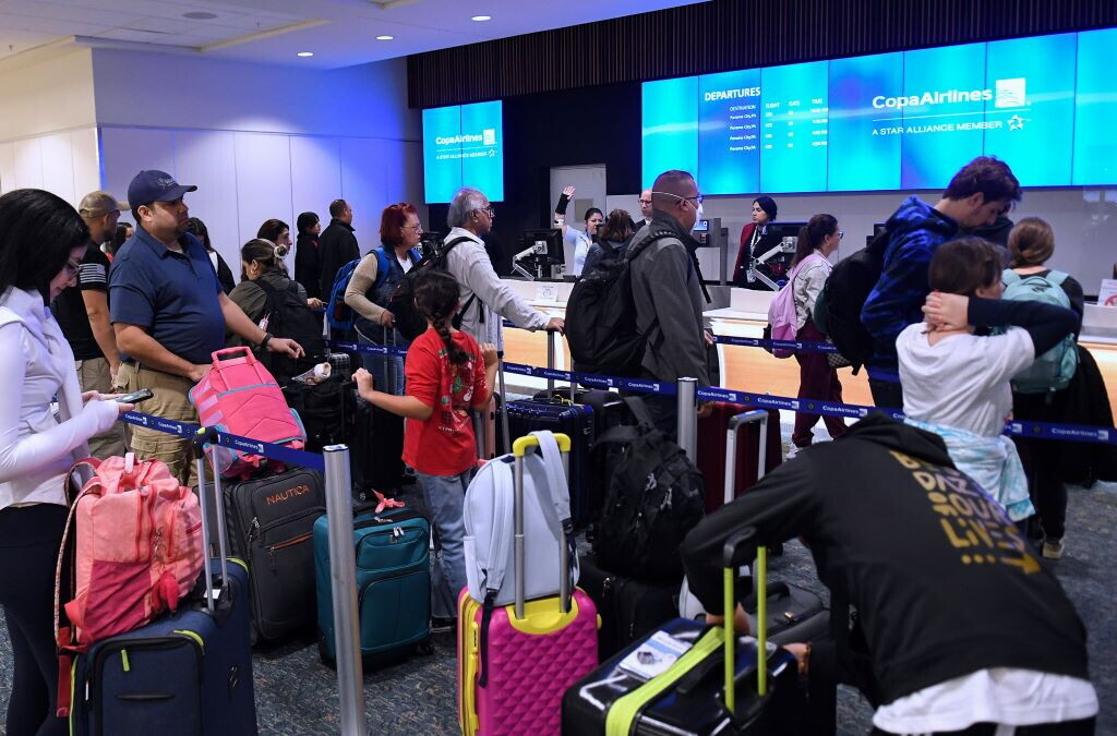 Torna il caro voli a Natale. Tornare al sud è un salasso