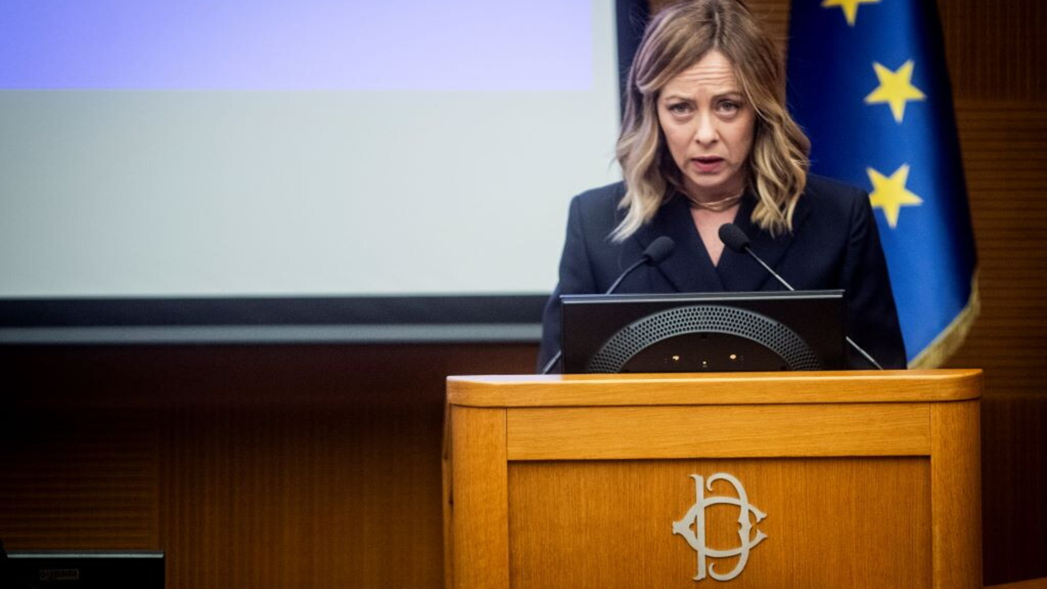 Meloni alla Camera prima del Consiglio Ue. Sull’Ucraina "contano solo le decisioni". Poi ironizza con l’opposizione