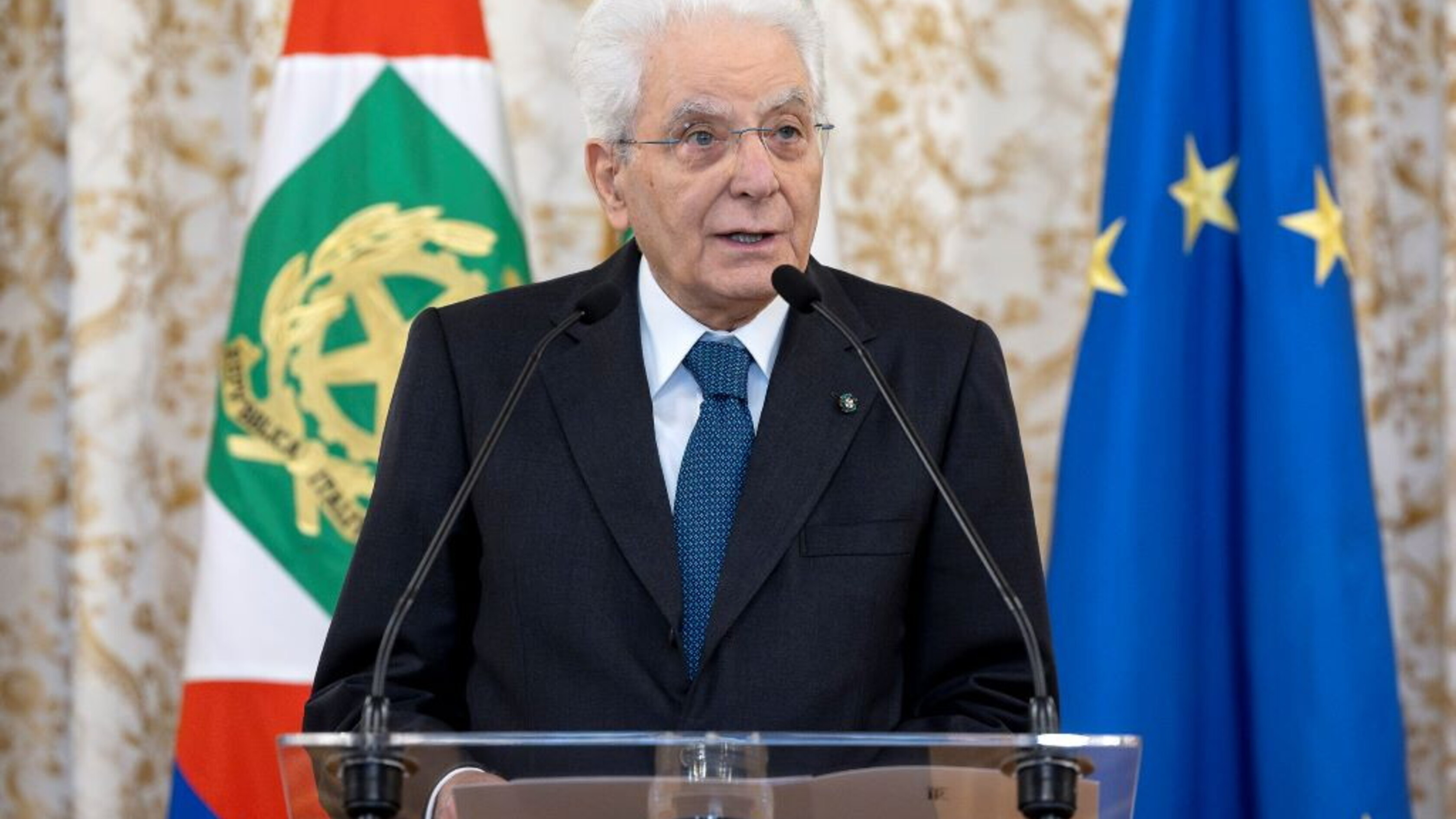 Mattarella: "La polizia fedele riferimento della vita democratica"