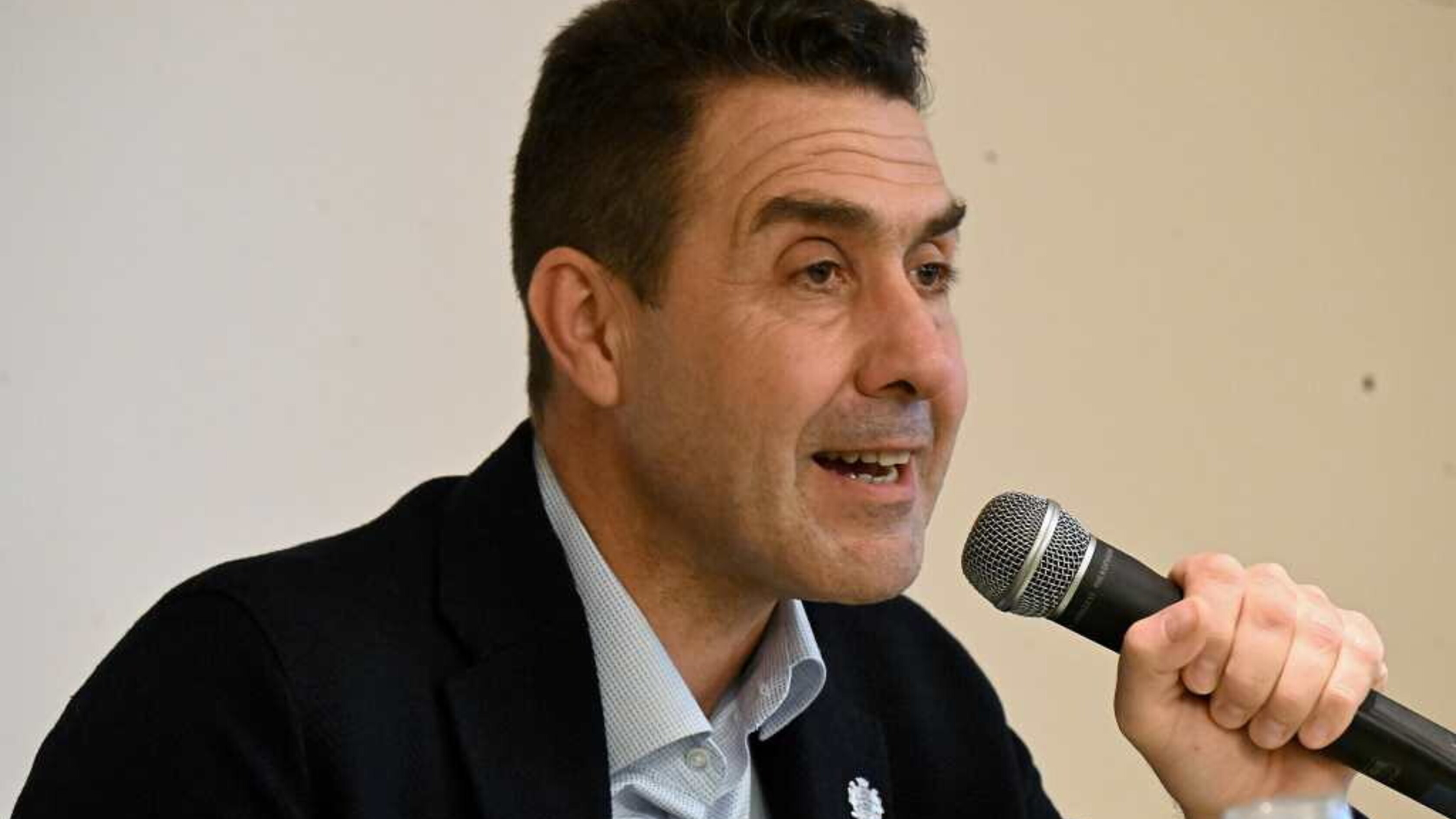 Bufera sulle frasi di Vannacci. Giorgetti: "Non è leghista". La Cei teme il ritorno a "tempi bui" 