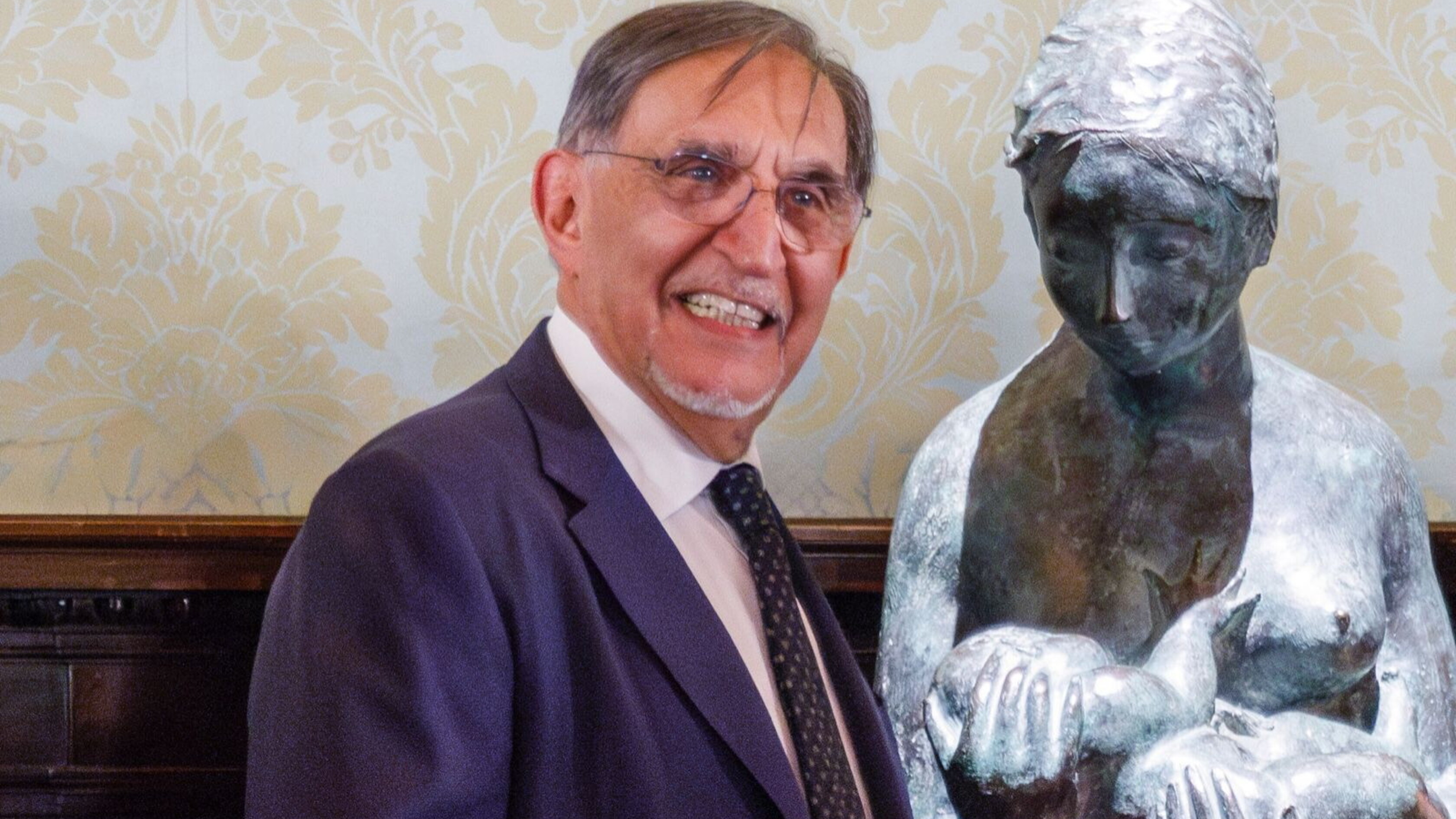 Svelata al Senato la Statua della Maternità