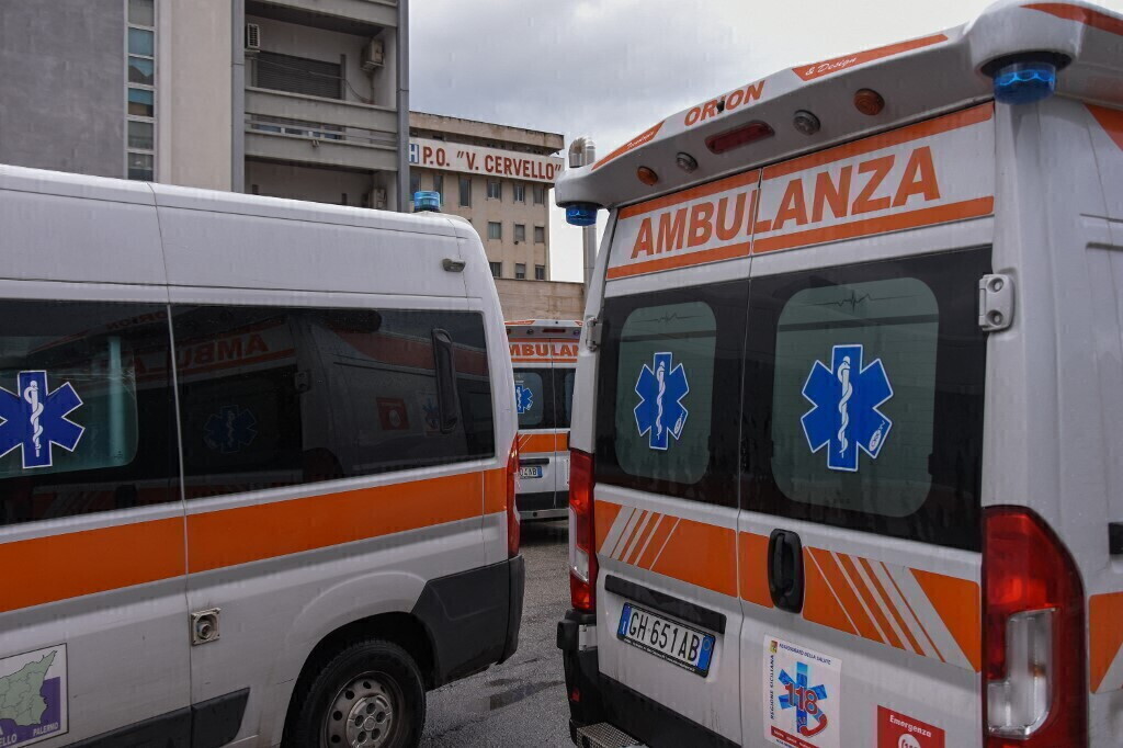 Scontro auto-scuolabus nel Torinese, un morto. Feriti 10 minori. A Milano preso il pirata ...