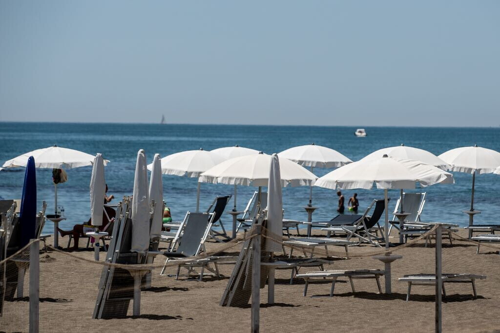 Concessioni balneari, ecco il bando-tipo: le novità per le spiagge