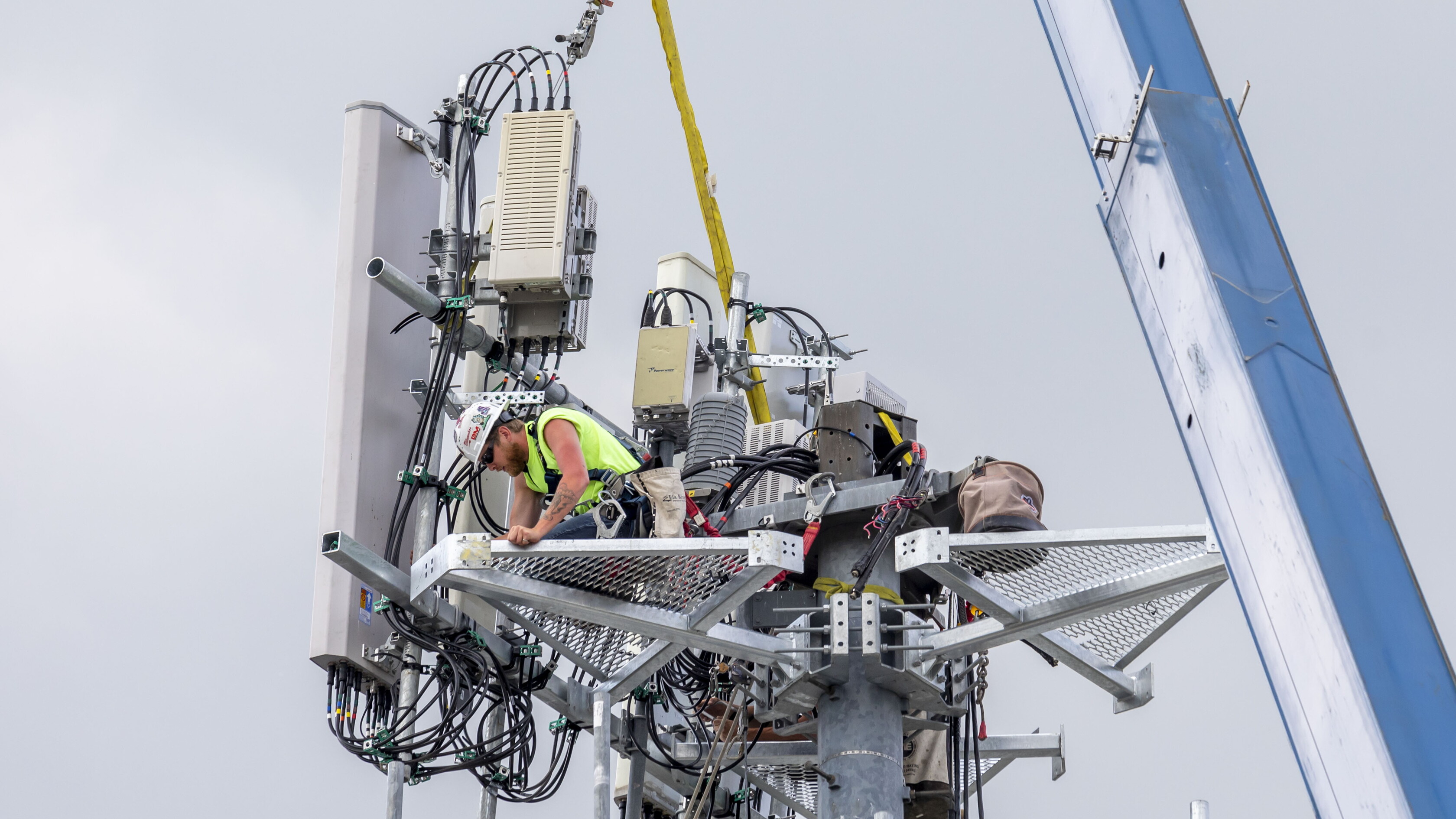 5G, cresce la preoccupazione dei comuni per le antenne selvagge