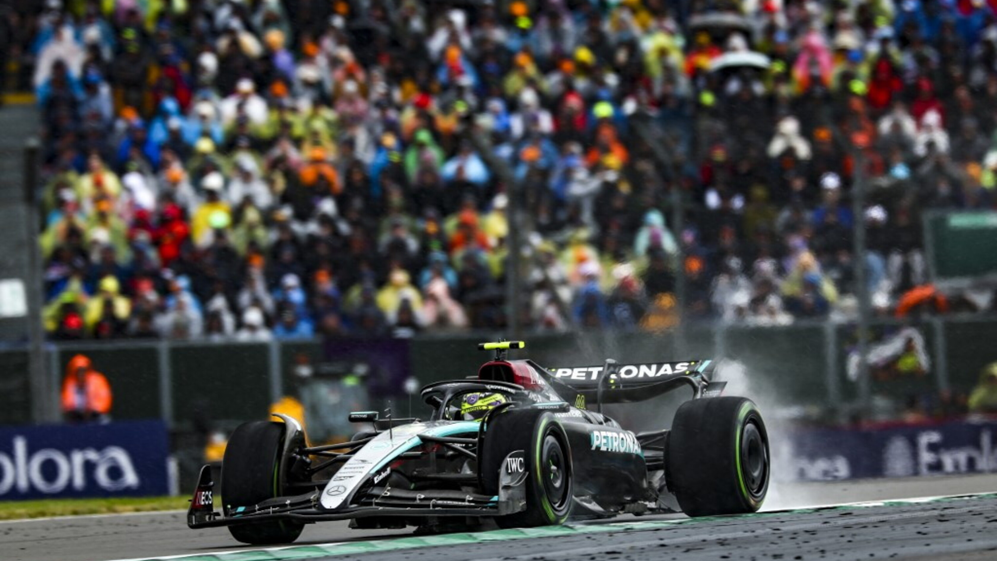 Gp in Gran Bretagna, Hamilton torna alla vittoria, secondo Verstappen. Malissimo Leclerc