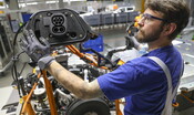 Il Pil sale più delle attese, +0,9% annuo