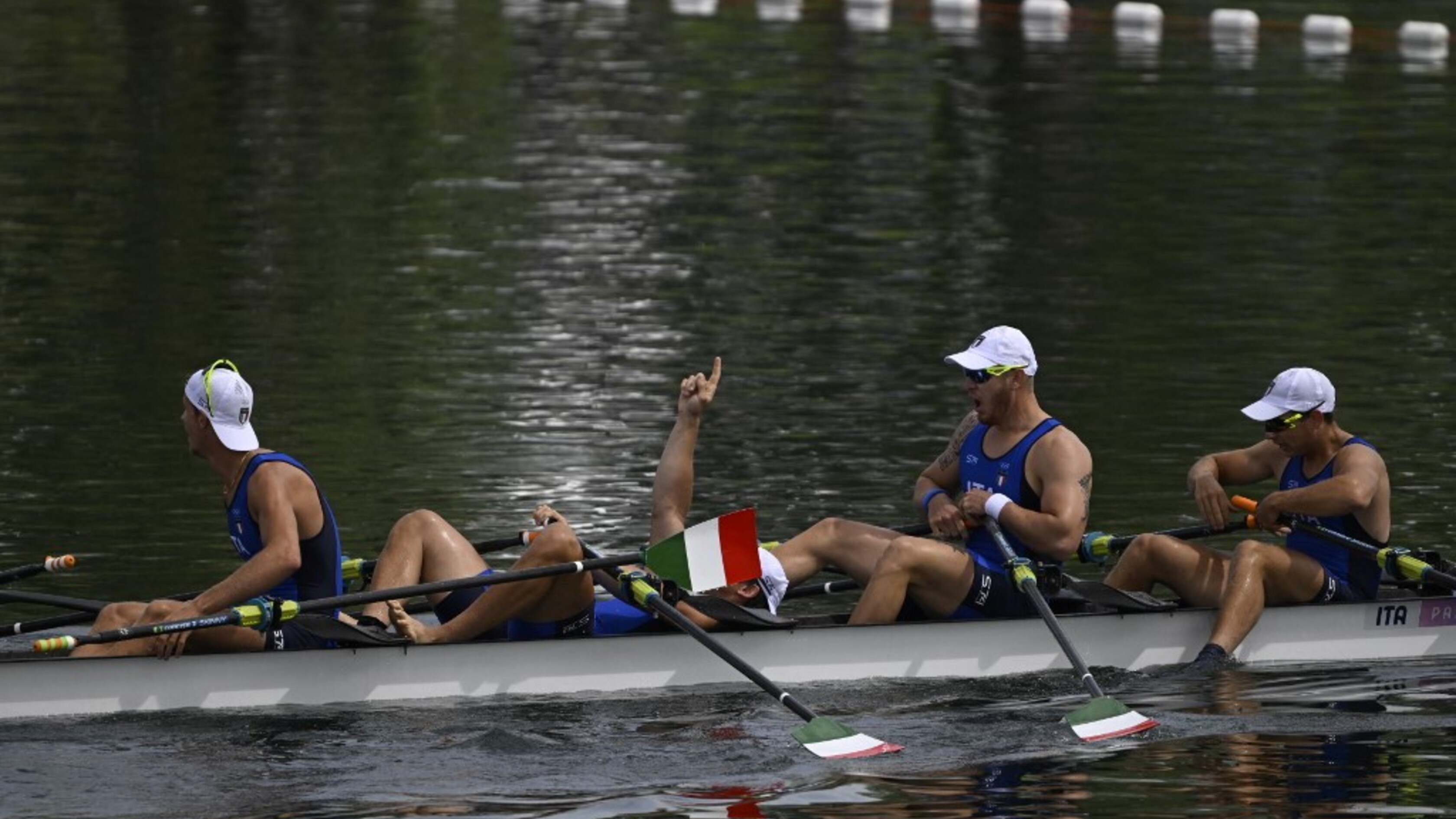 Canottaggio: azzurri 4 doppio, argento e lacrime