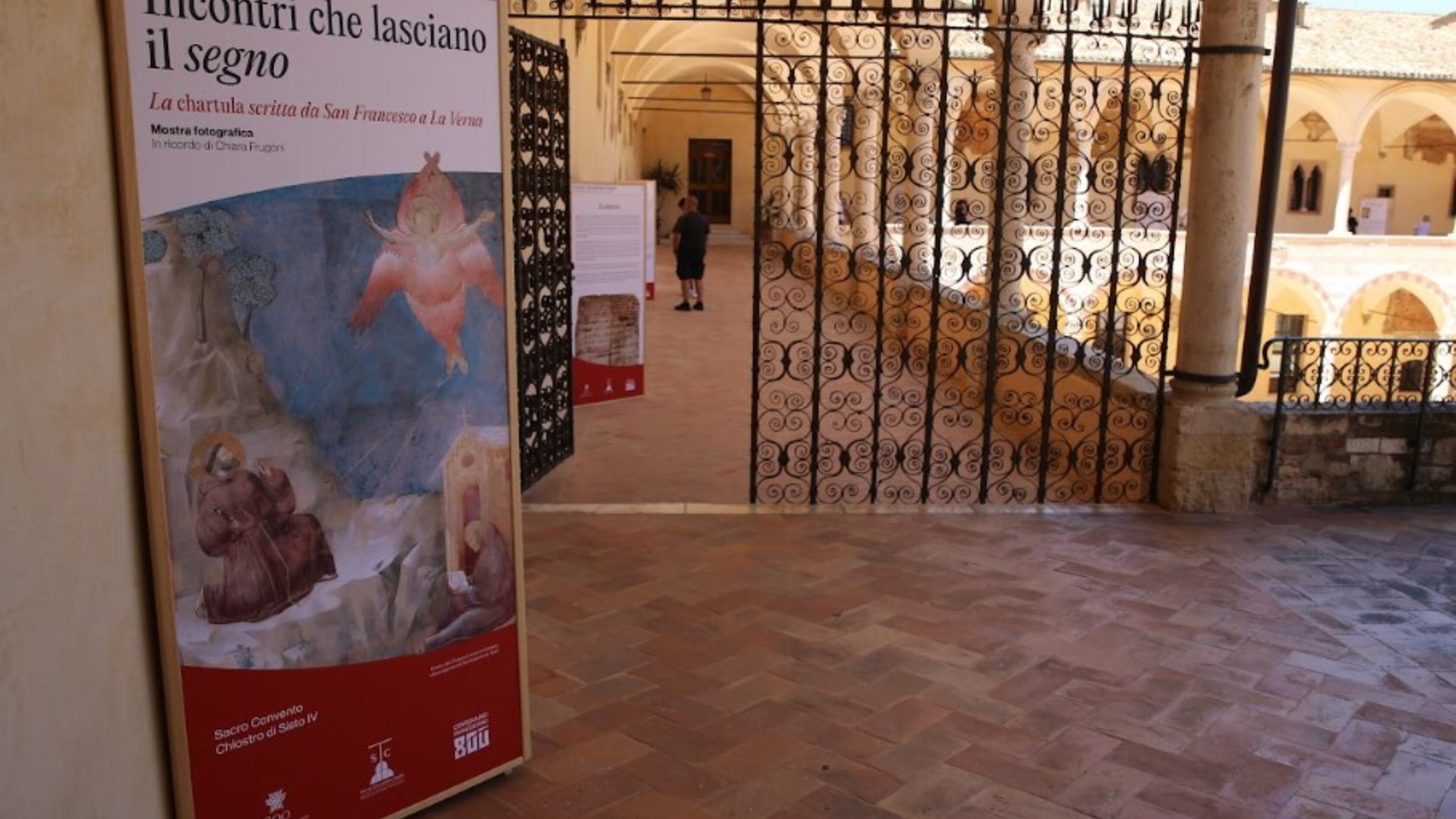 Inaugurata la mostra fotografica “Incontri che lasciano il segno. La chartula scritta da san Francesco a La Verna”