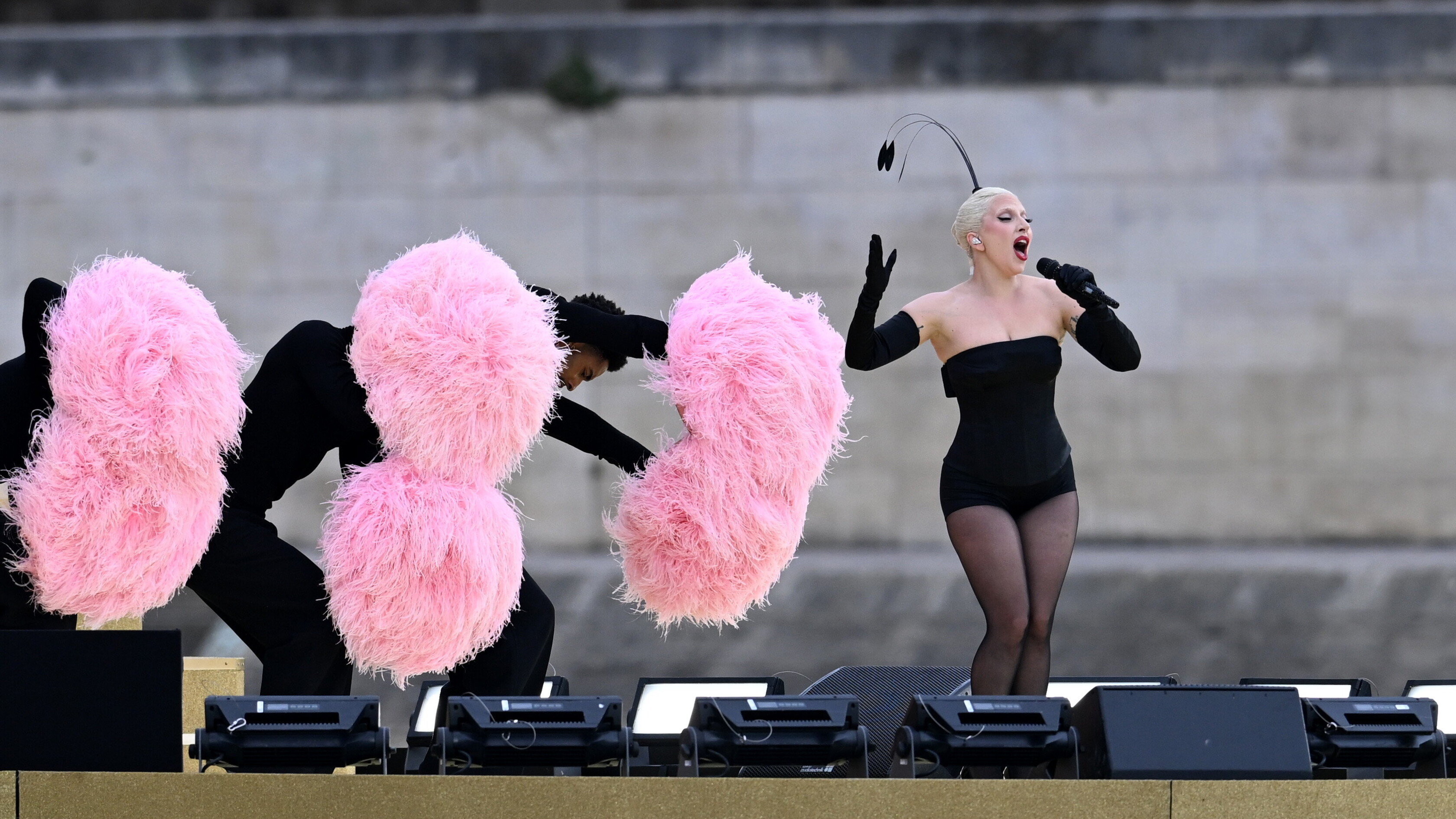 Offesi cristiani e credenti, anche il Vaticano boccia la cerimonia di apertura di Parigi 2024