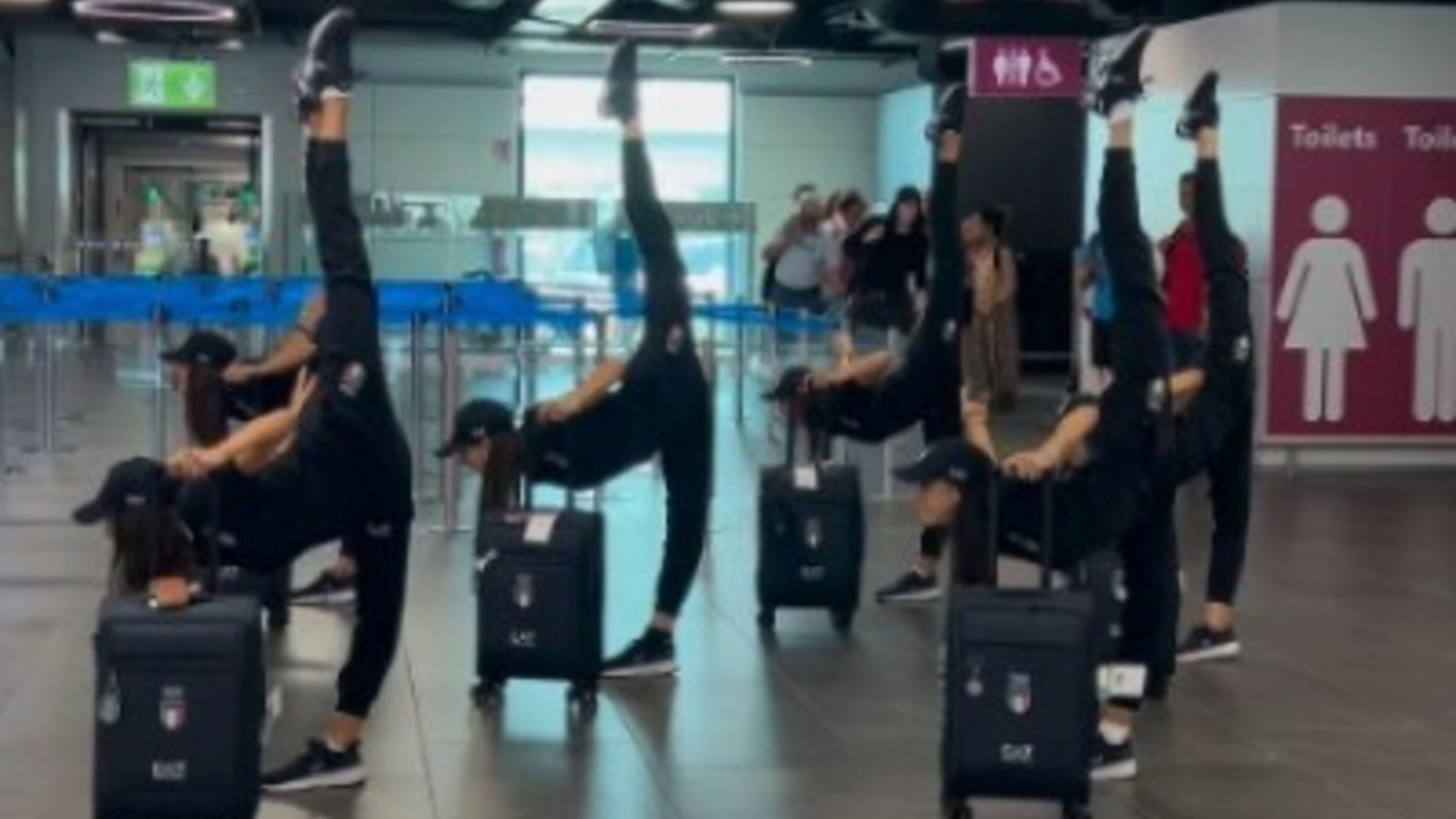 Il balletto delle azzurre della ginnastica ritmica a Fiumicino