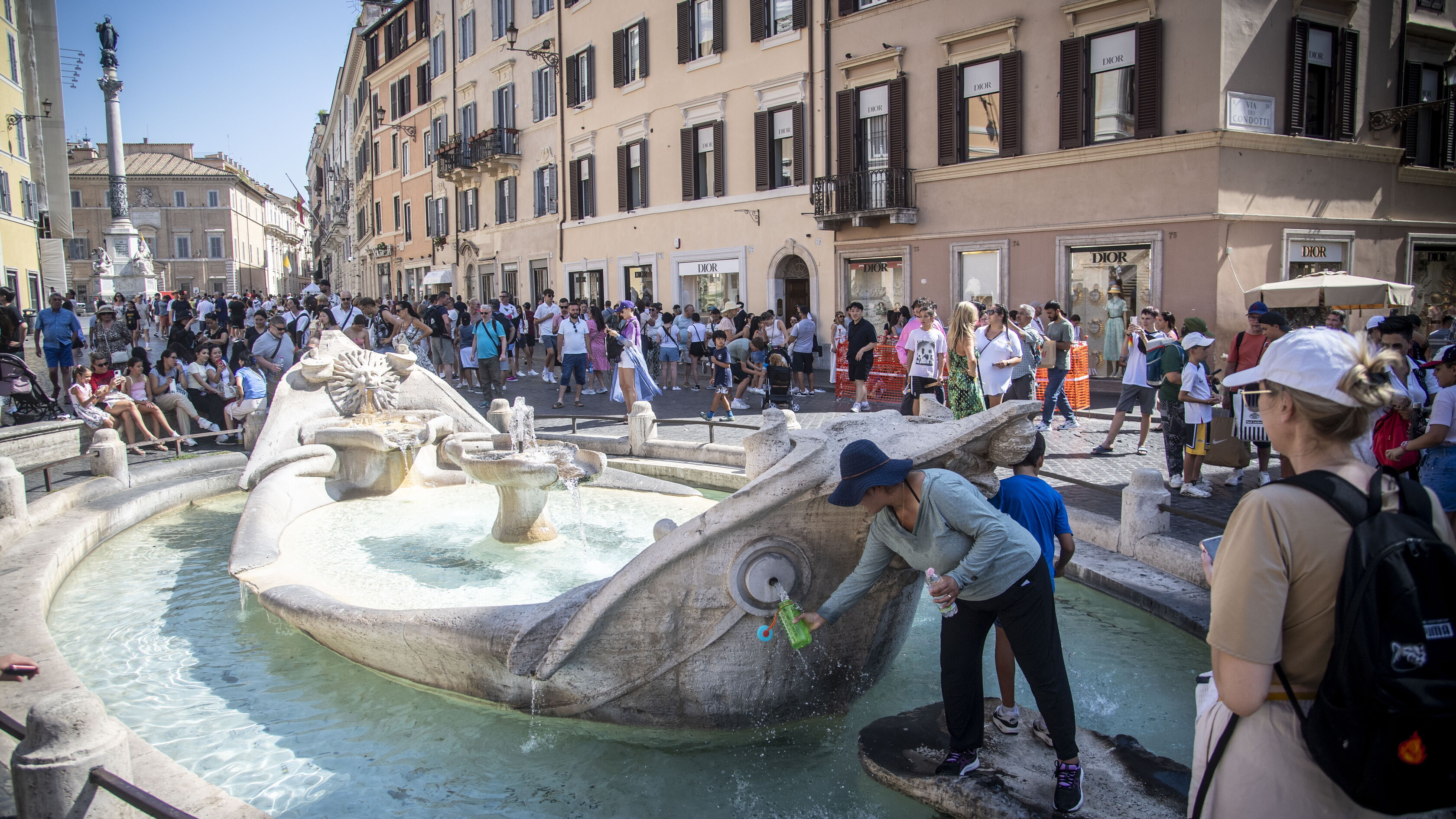 Tassa di soggiorno fino a un massimo di 25 euro. Le associazioni di categoria bocciano l'ipotesi del governo