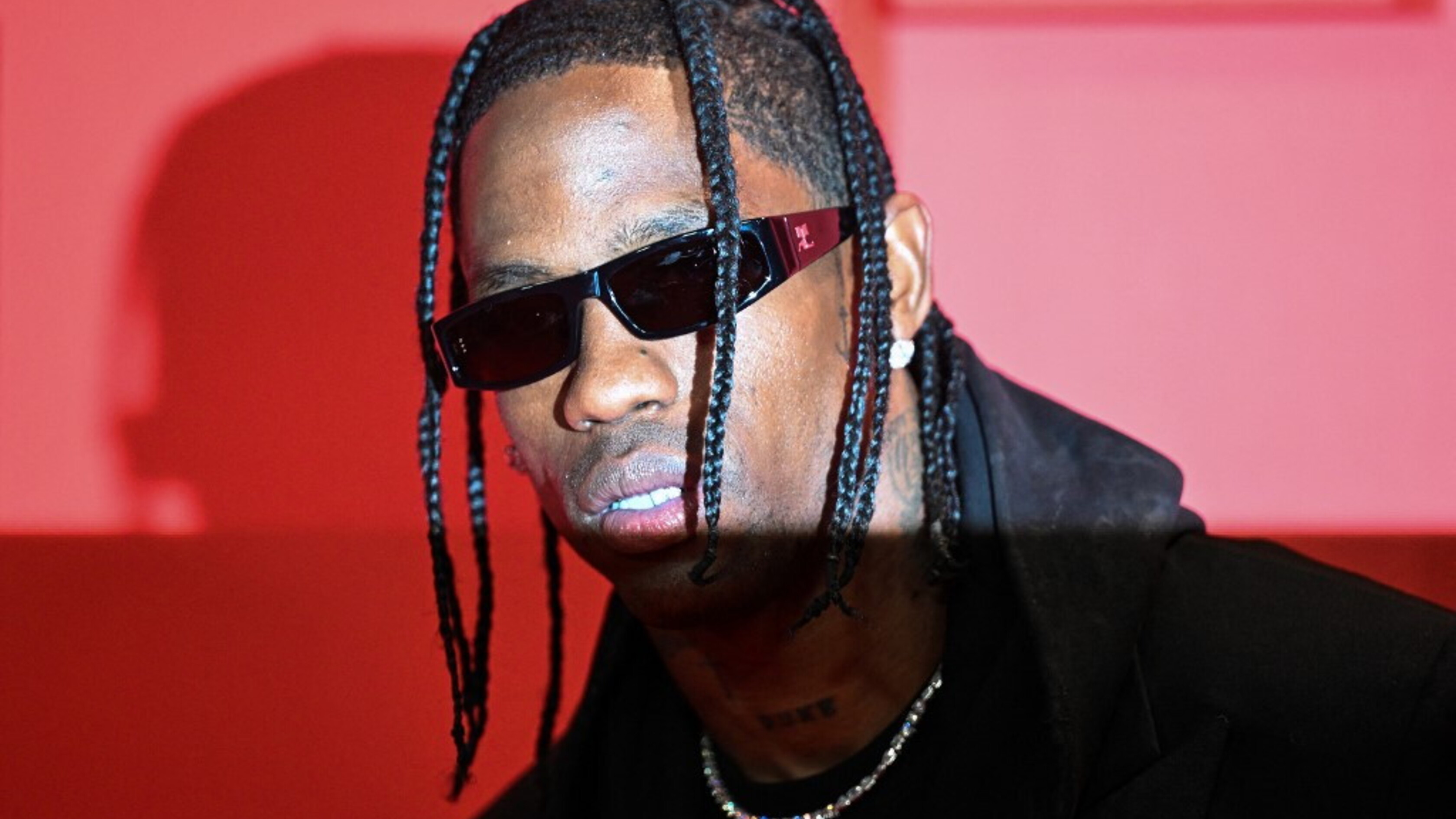 Lite con la sua guardia del corpo, Travis Scott arrestato per rissa a Parigi