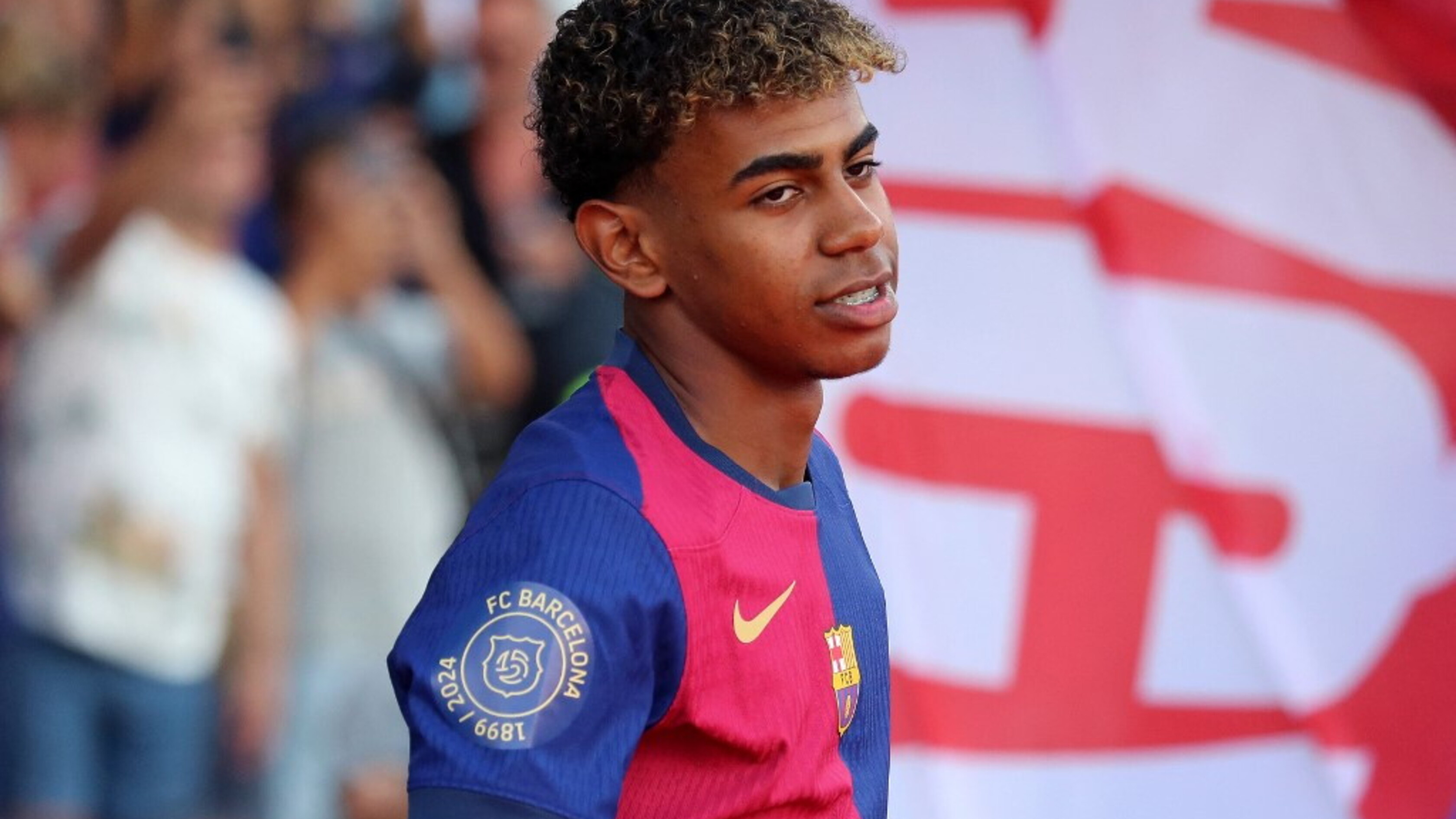 Accoltellato in un parcheggio il padre di Yamal. È grave