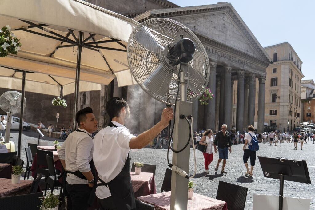 Caldo: oggi bollino rosso in 15 città, domani in 16