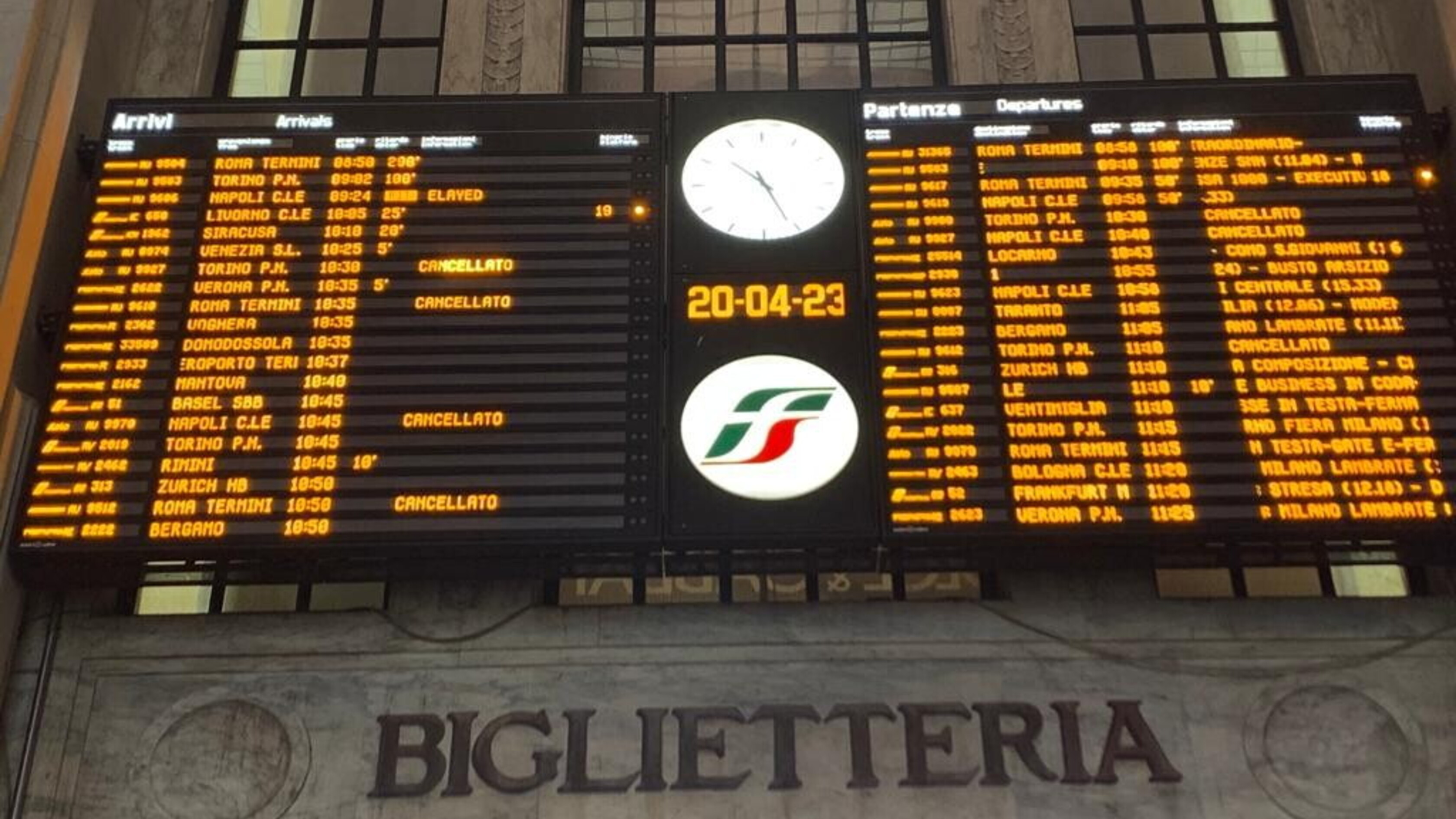Un tavolo contro i ritardi di treni e aerei. Lo chiede il Codacons