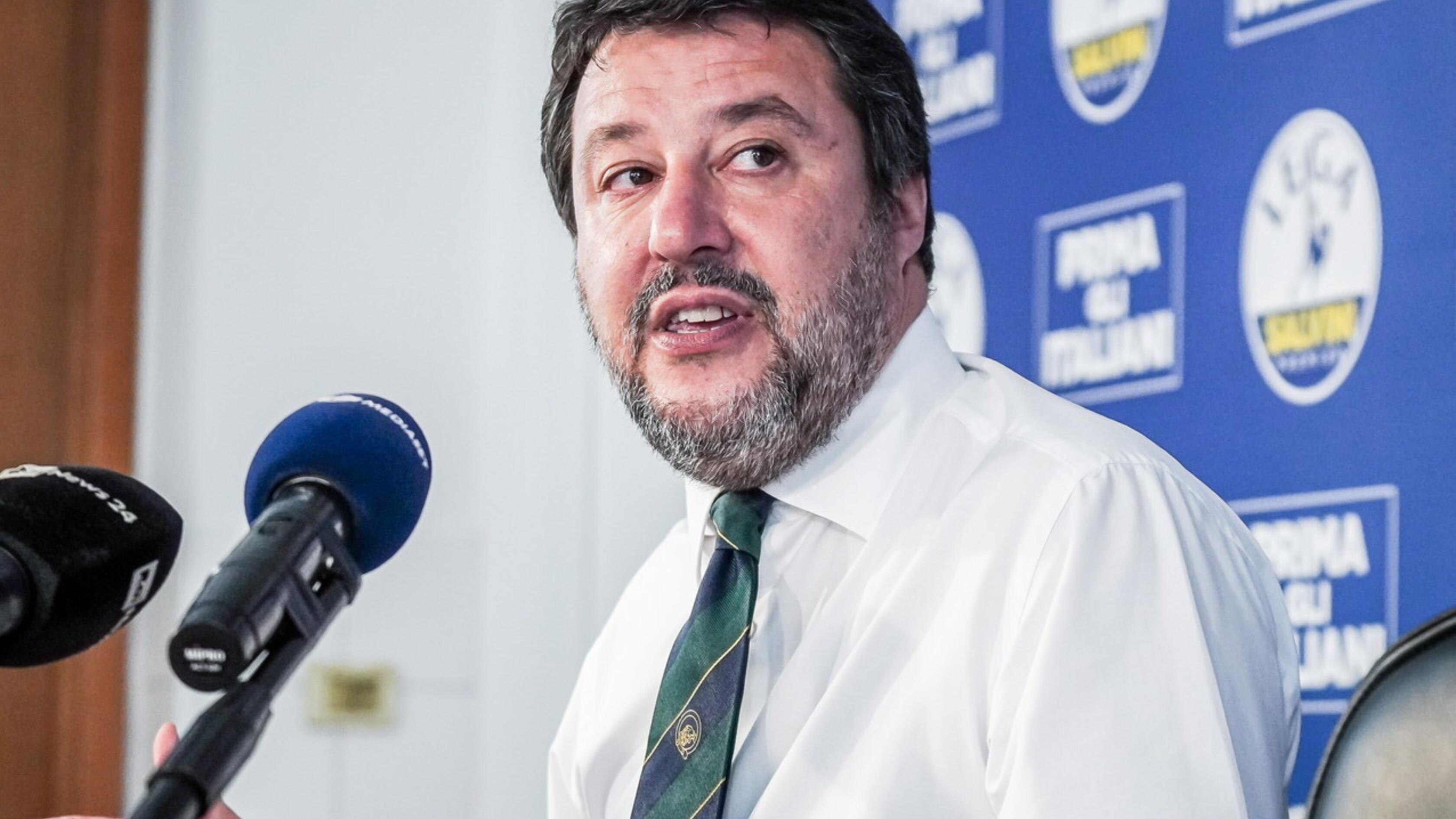 Il caso del 'like' di un'eurodeputata FdI a un 'vaffa' a Salvini