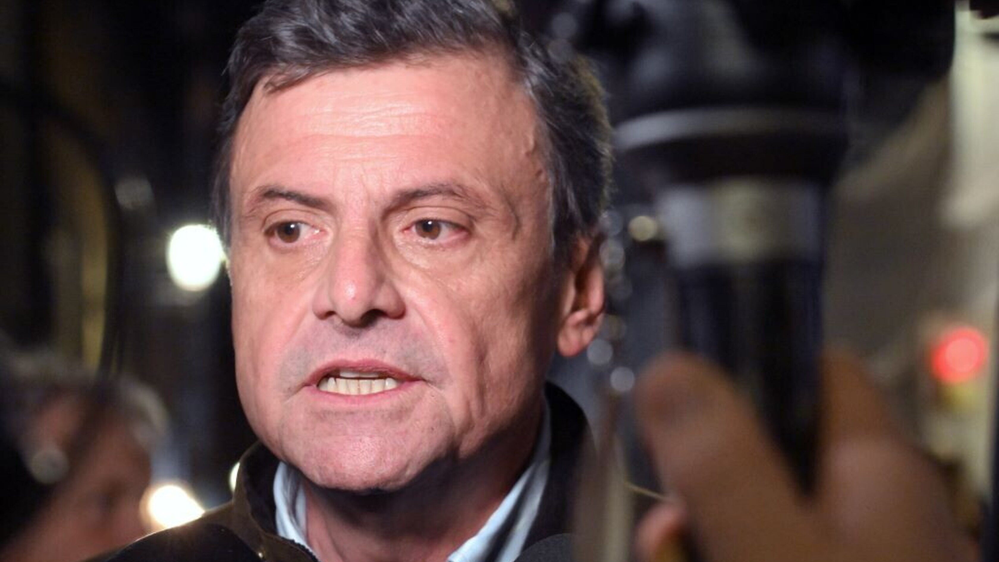 Dopo le liste di proscrizione, Calenda denuncia "minacce a me e ai miei figli"