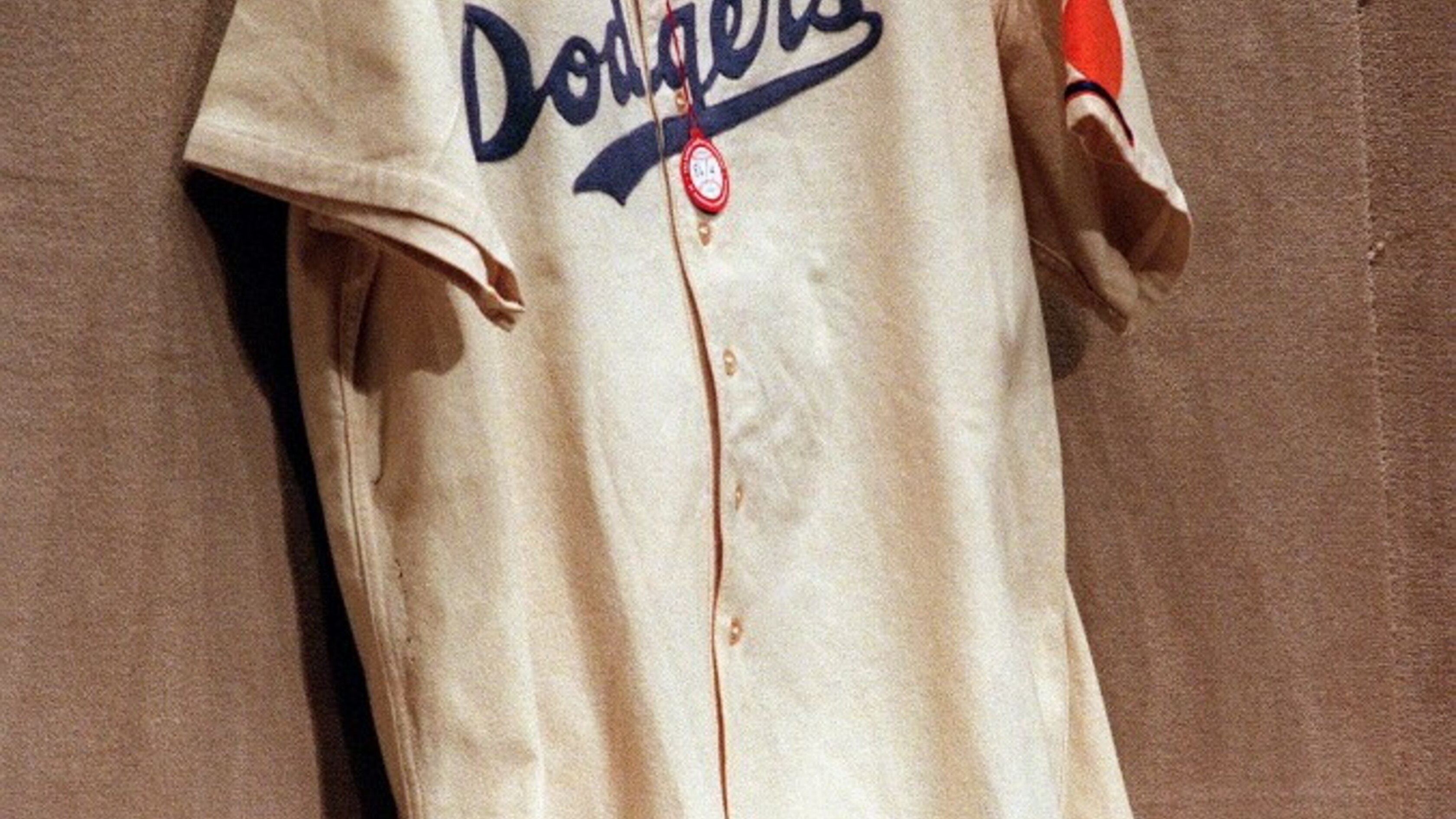 Battuta all'asta per oltre 24 milioni la maglia della stella del baseball, Babe Ruth  