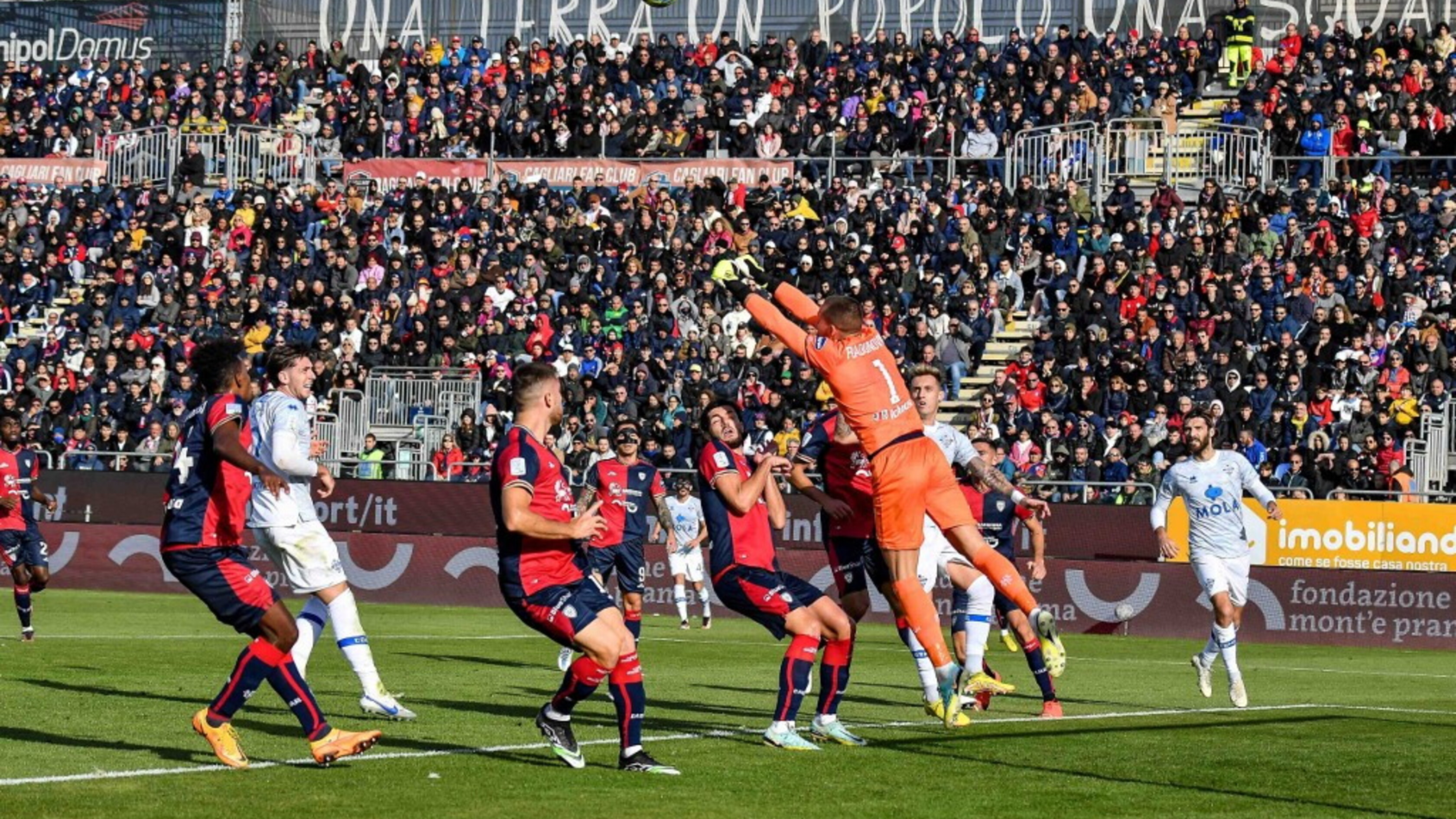 Cagliari e Como 1-1, a Piccolo replica Cutrone