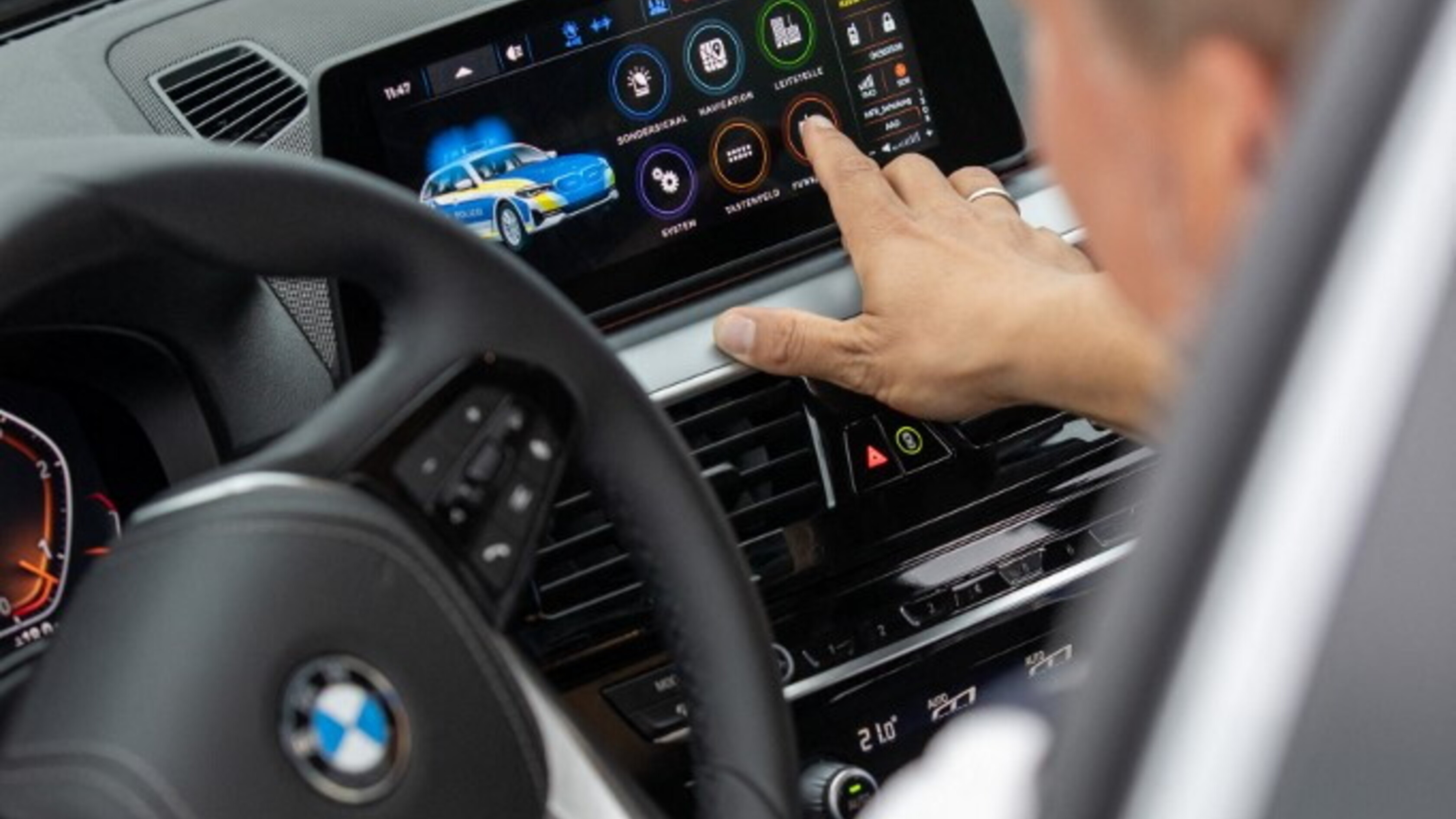 Tanta tecnologia nelle auto è davvero necessaria?