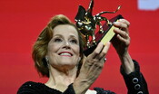 Sigourney Weaver ritira il Leone d'oro. "Sto sognando"
