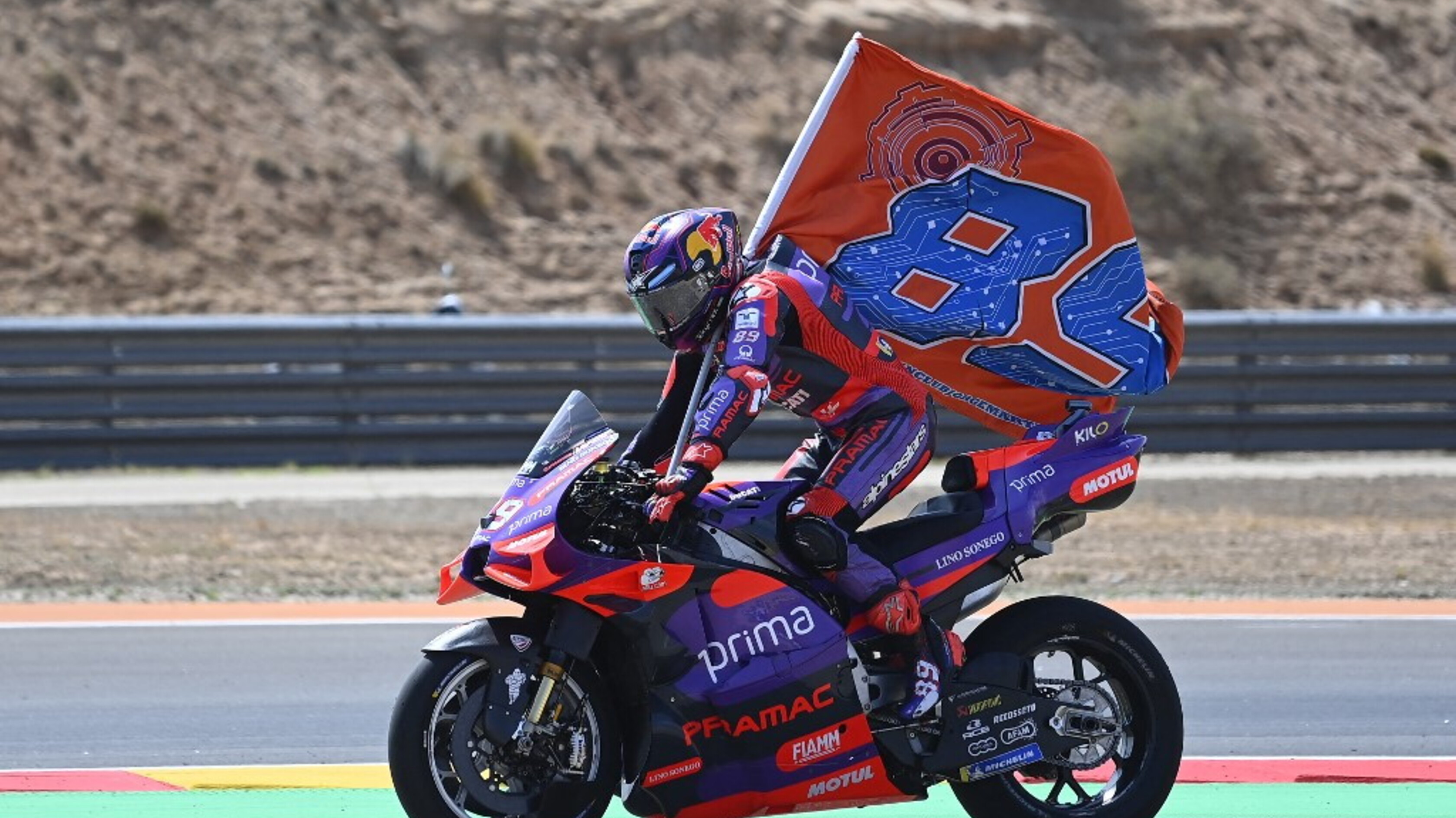 MotoGp: in Spagna trionfa Marquez su Martin, Bagnaia fuori per una caduta