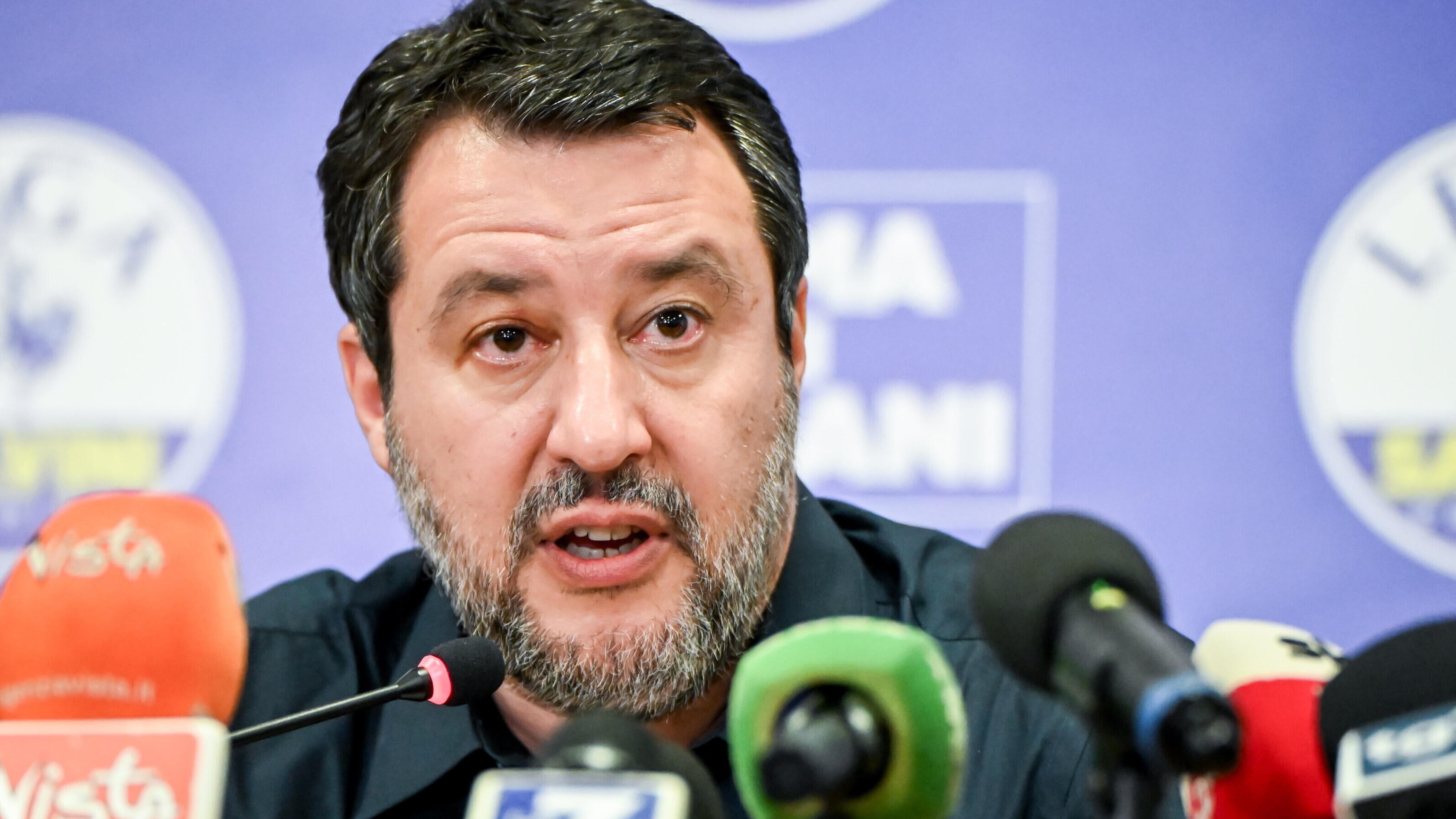 "Ha difeso l'Italia". Il governo (con Musk) si schiera con Matteo Salvini