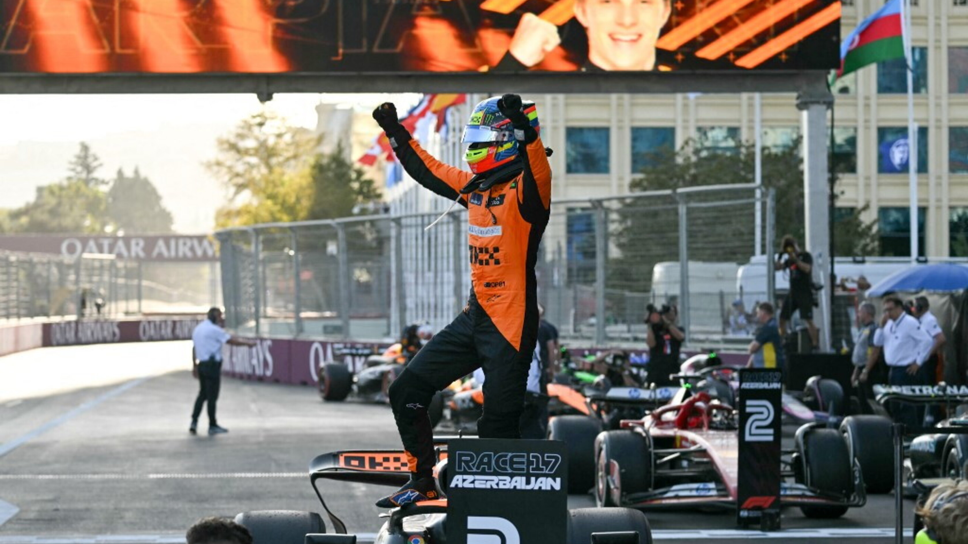 F.1: Piastri vince in Azerbaijan. Leclerc, superato, arriva secondo