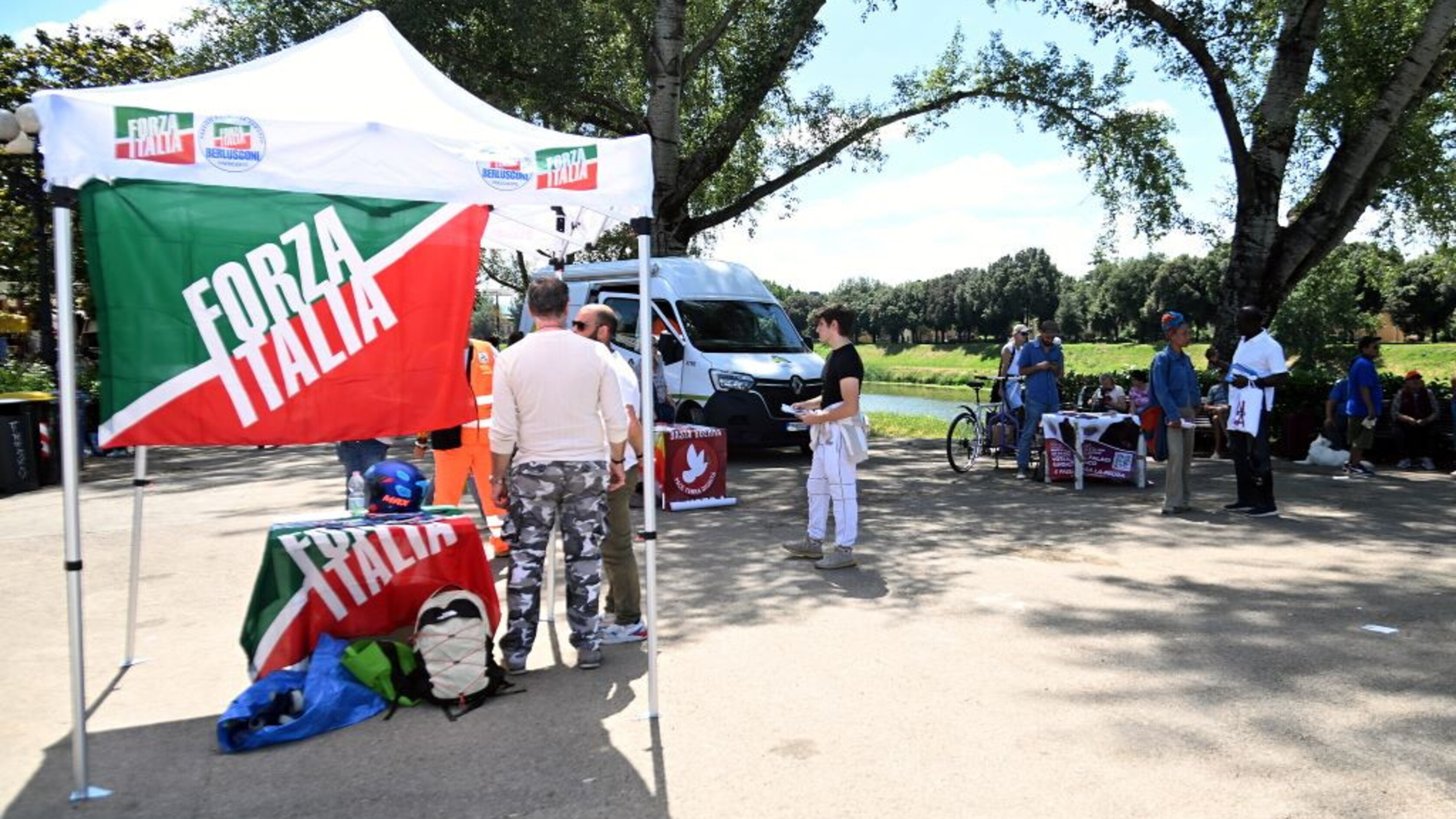 Supermedia AGI/YouTrend, salgono Forza Italia e M5s