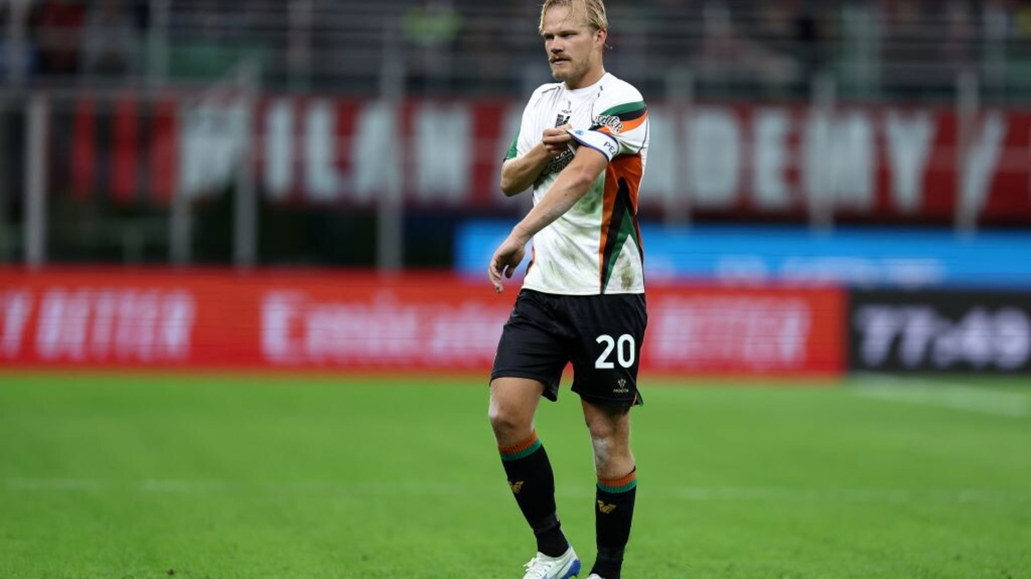 Prima vittoria del Venezia, 2-0 al Genoa