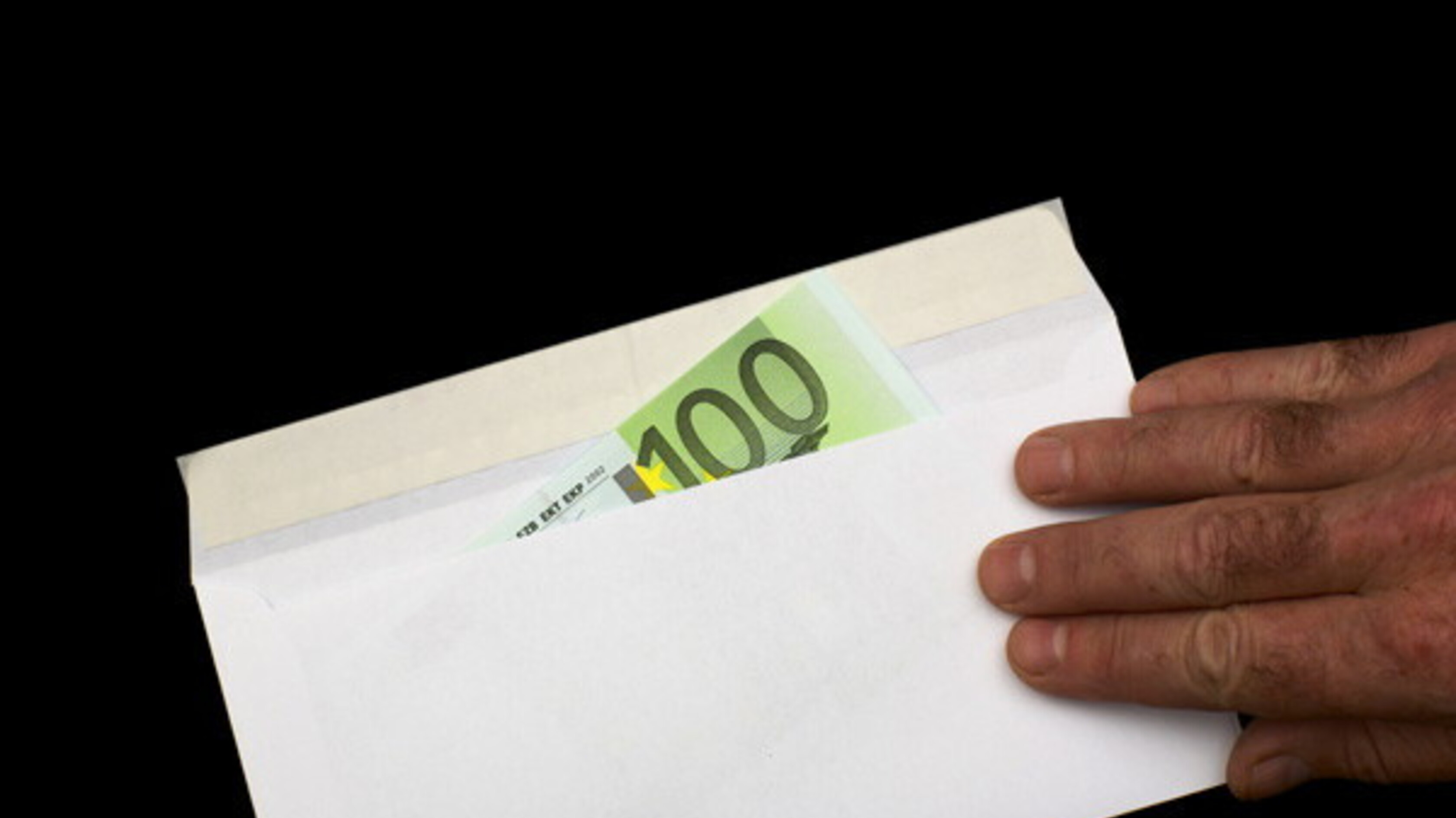 In arrivo 100 euro nella tredicesima: è il bonus Natale, ma non per tutti