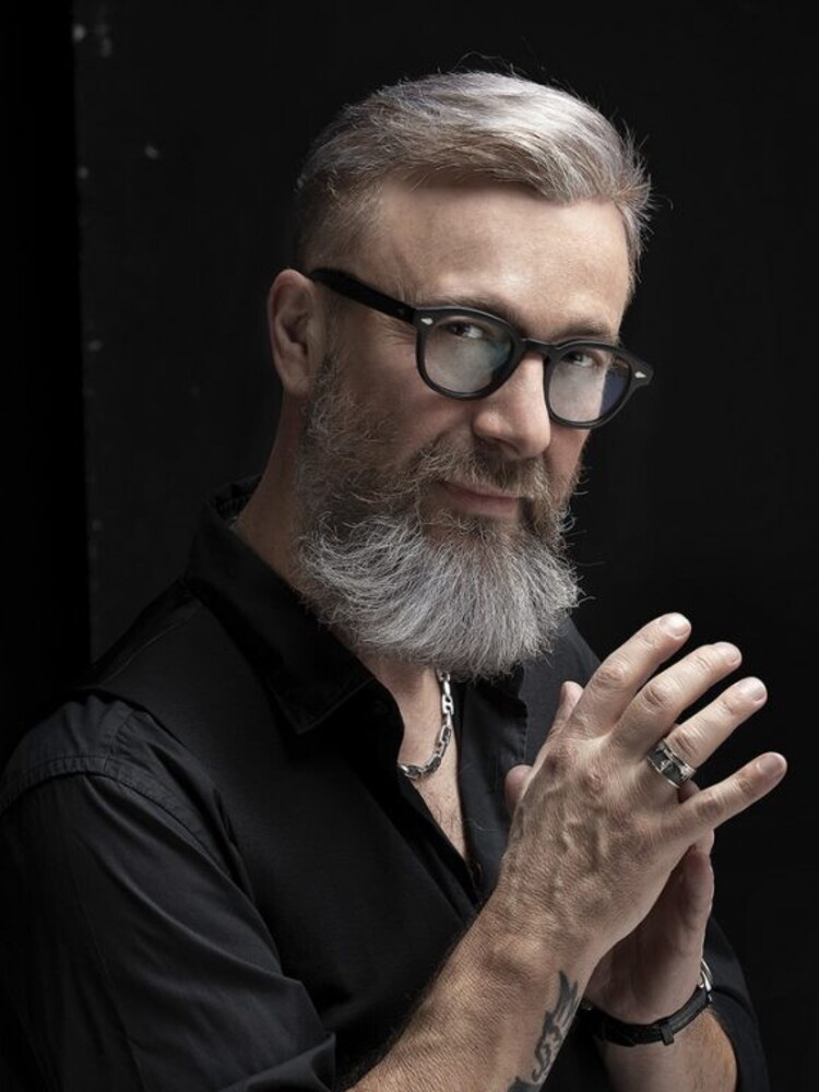 Marco Masini torna con '10 amori'. E a 60 anni è ancora pieno di "curiosità ed entusiasmo" [VIDEO]