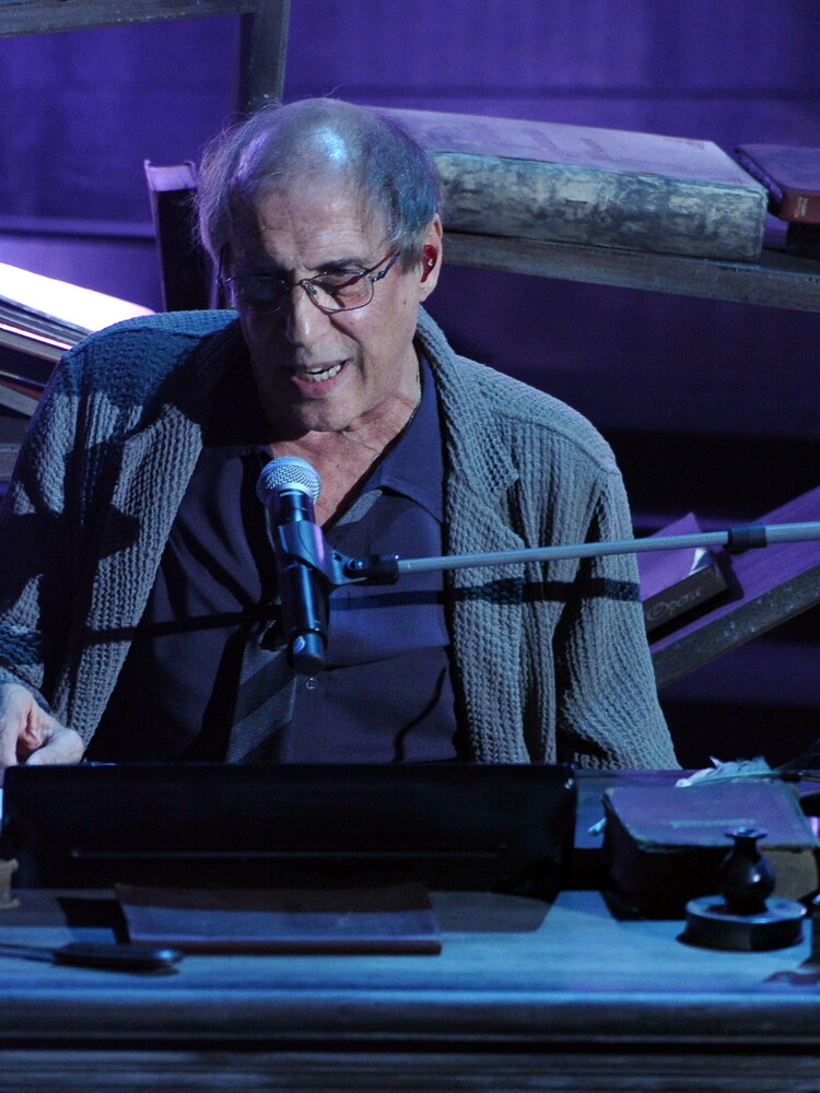 Celentano risponde a Teocoli: "Non ti rispondo al telefono.. perché ti voglio bene"