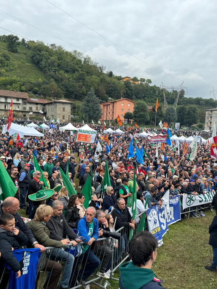 Orban a Pontida difende Salvini, "è un eroe. Che vergogna il processo!". E attacca Bruxelles