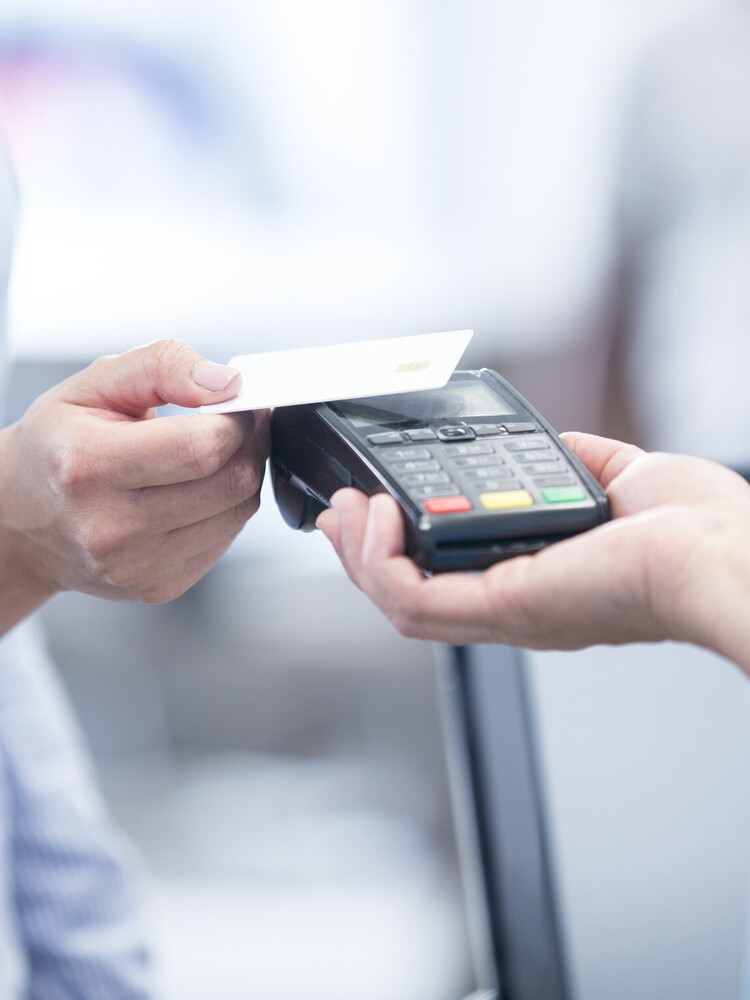 Calano i prestiti, ma cresce ancora credito al consumo