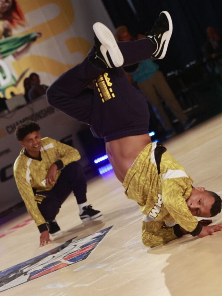 Caduta dei capelli e noduli alla testa, che cosa rischiano i ballerini di breakdance