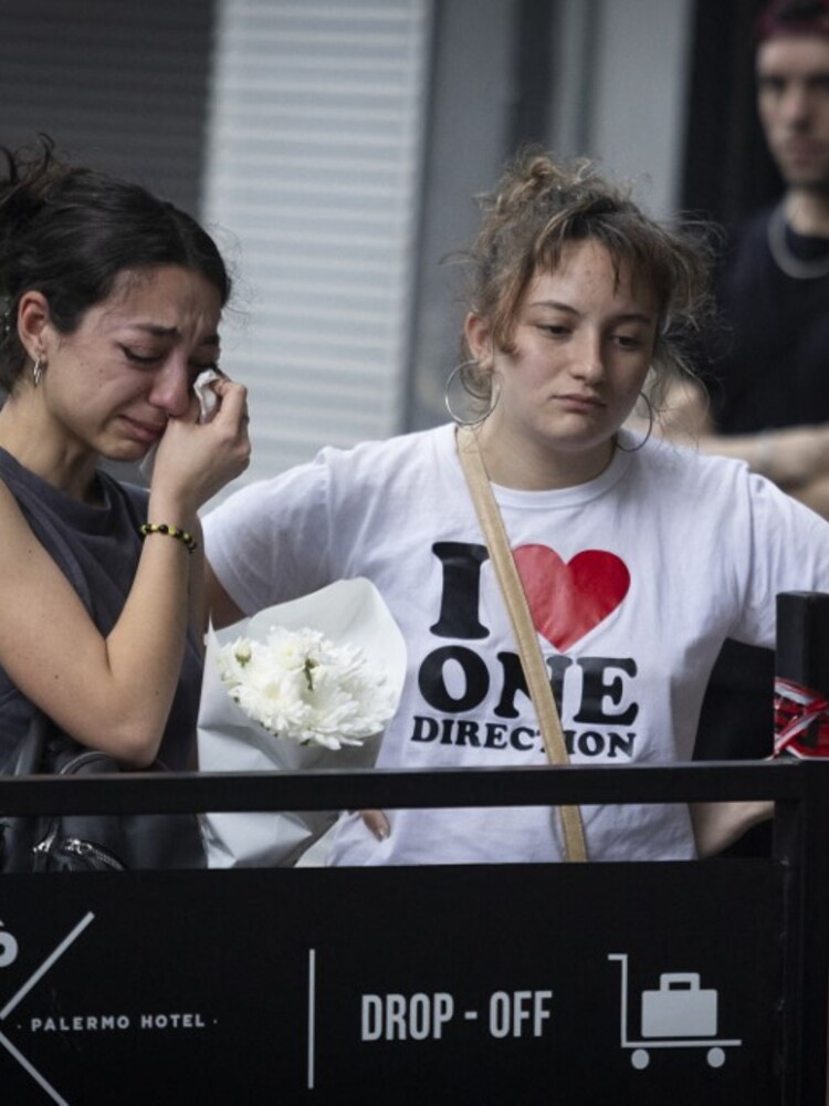 La polizia argentina nella stanza dell'hotel dove è morto Liam Payne