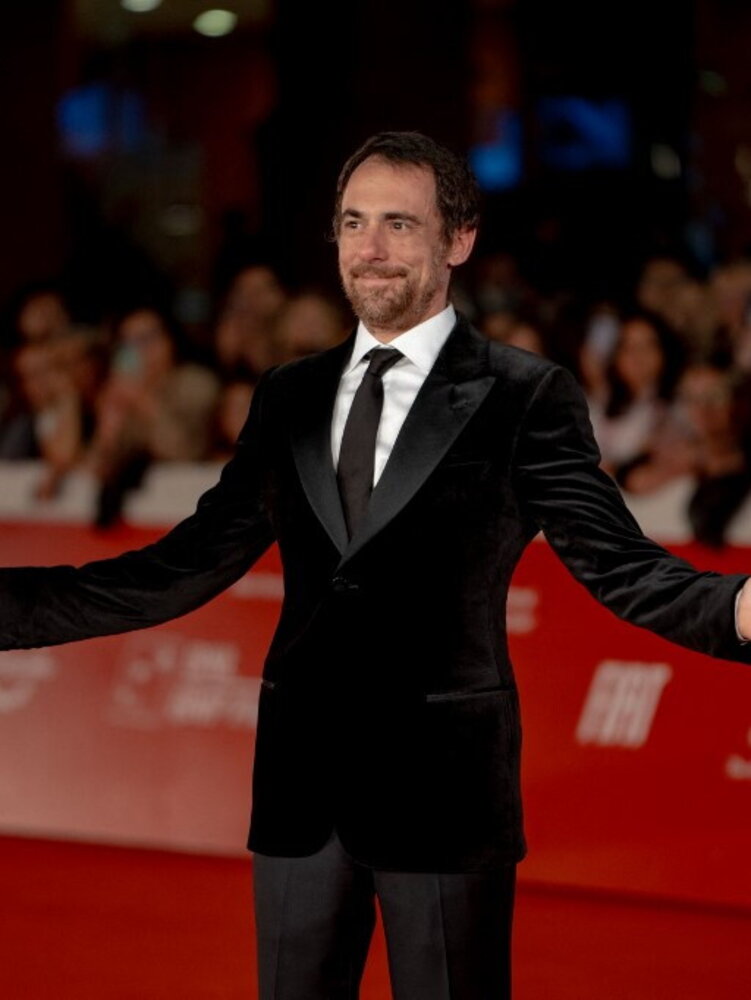 Elio Germano vince il premio come "migliore attore" e dal palco cita Berlinguer