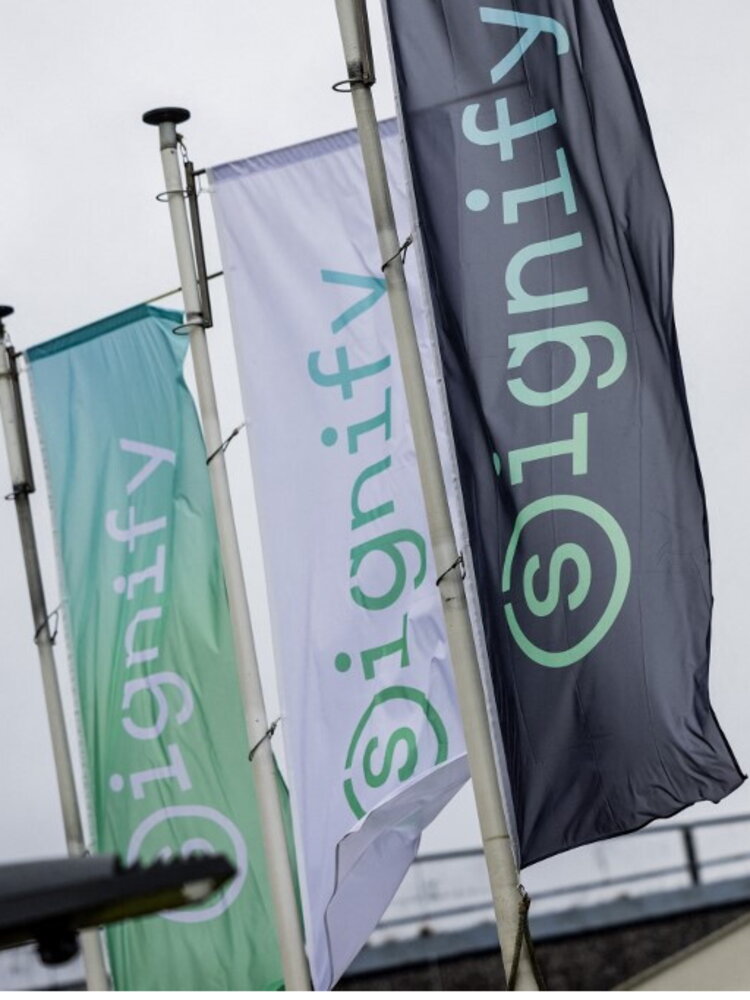 Philips rivede target 2024 e il titolo crolla in Borsa