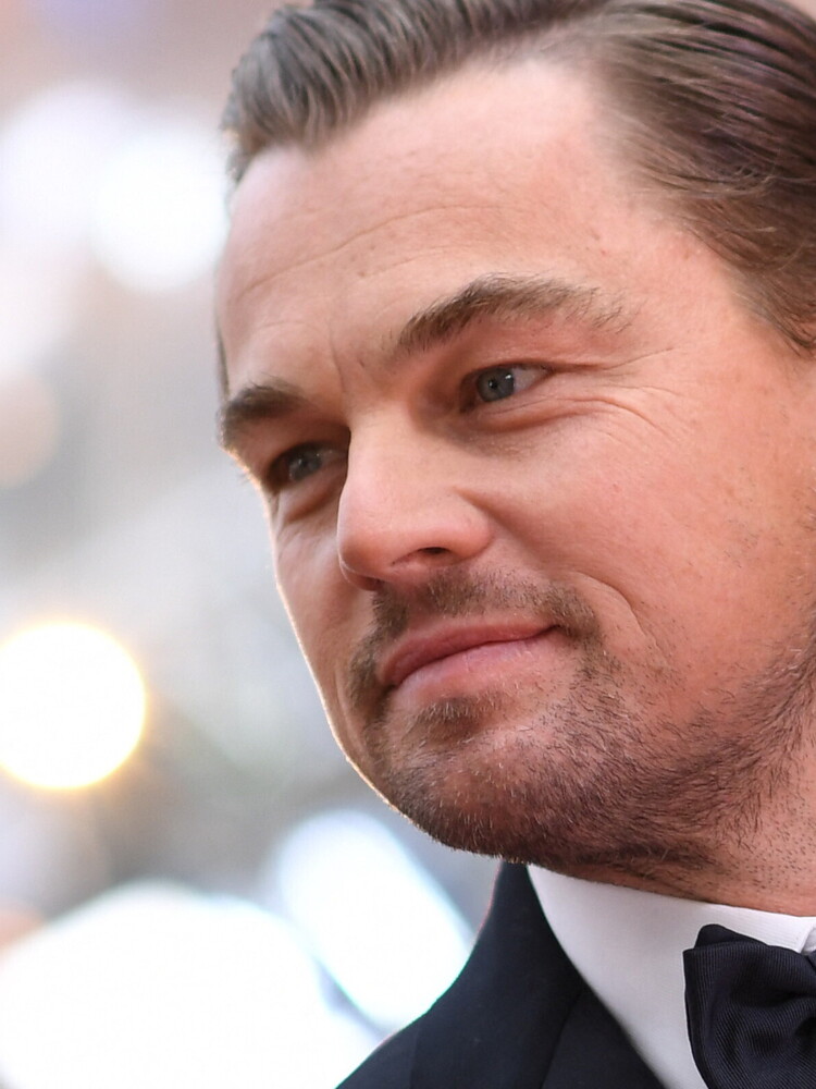 DiCaprio compie 50 anni, ma non chiedetegli di invecchiare. La sua storia in 10 foto