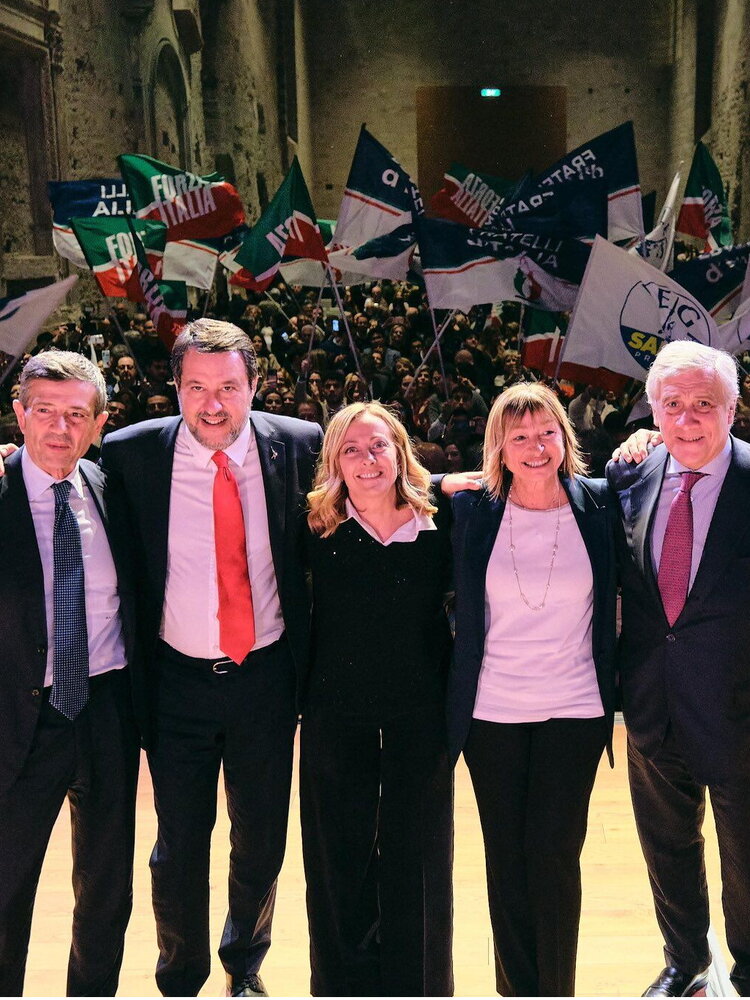 Meloni: "Non ho limiti di resistenza, con il consenso nulla può farci mollare. Risponderemo all'odio con i risultati"