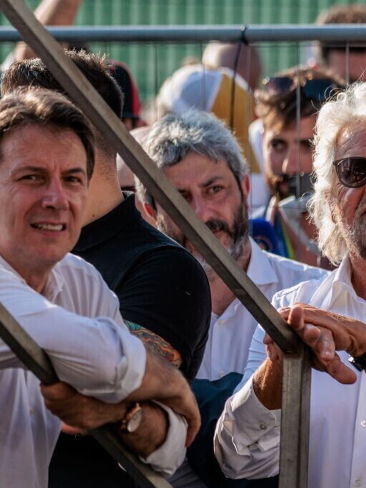 "Progressisti, di sinistra o da soli? Con Garante o senza?". Ecco i quesiti online per gli iscritti M5s