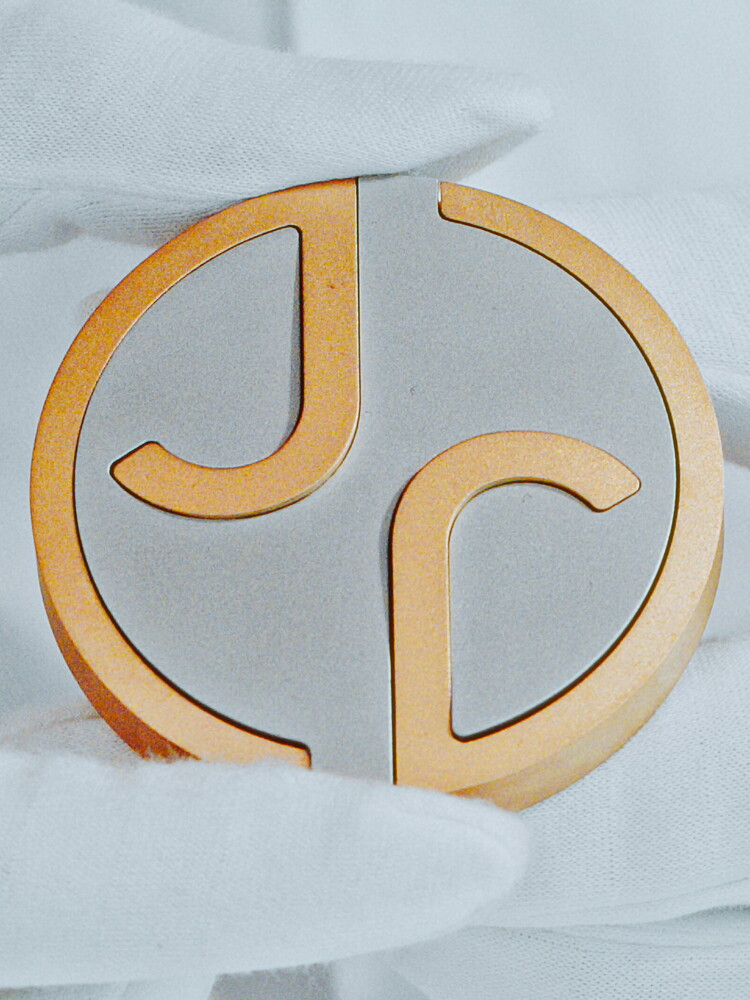 Giaguaro addio, ecco il nuovo logo della Jaguar