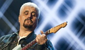 Un inedito di Pino Daniele in anteprima allo stadio di Napoli 