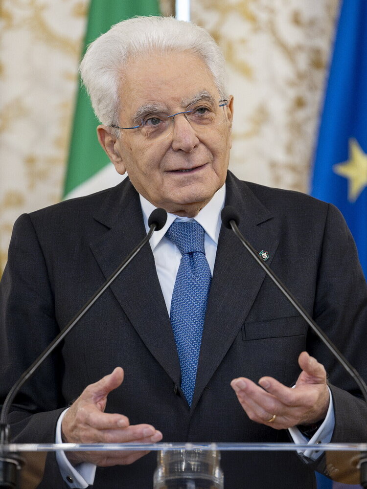 Mattarella: "La violenza sulle donne non trova giustificazioni. Numeri allarmanti"