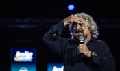 La sfida di Grillo: "Si rivoti". Ma Conte tira dritto